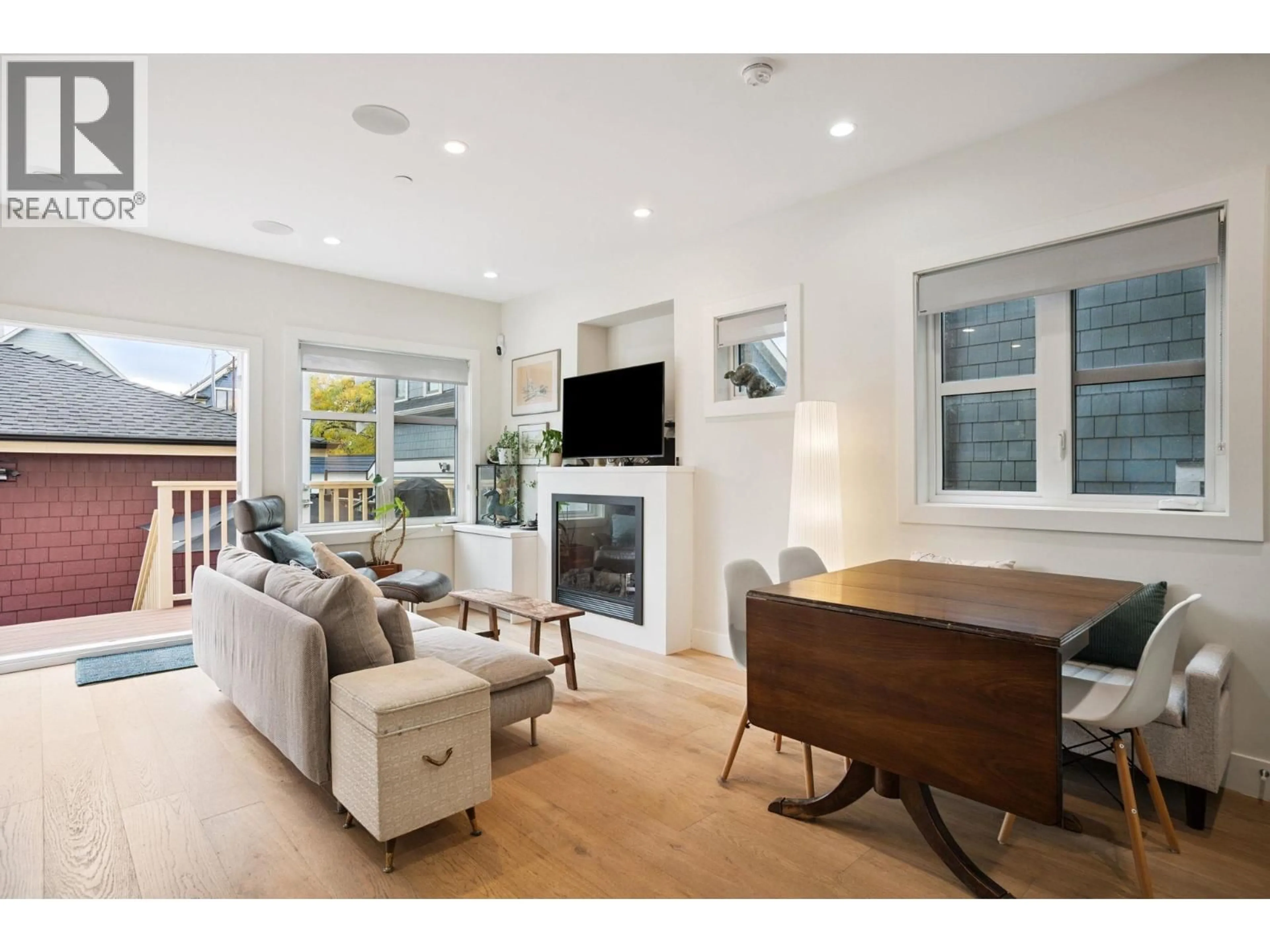 Living room with furniture, wood/laminate floor for 764 14TH AVENUE, Vancouver British Columbia V5T2N3