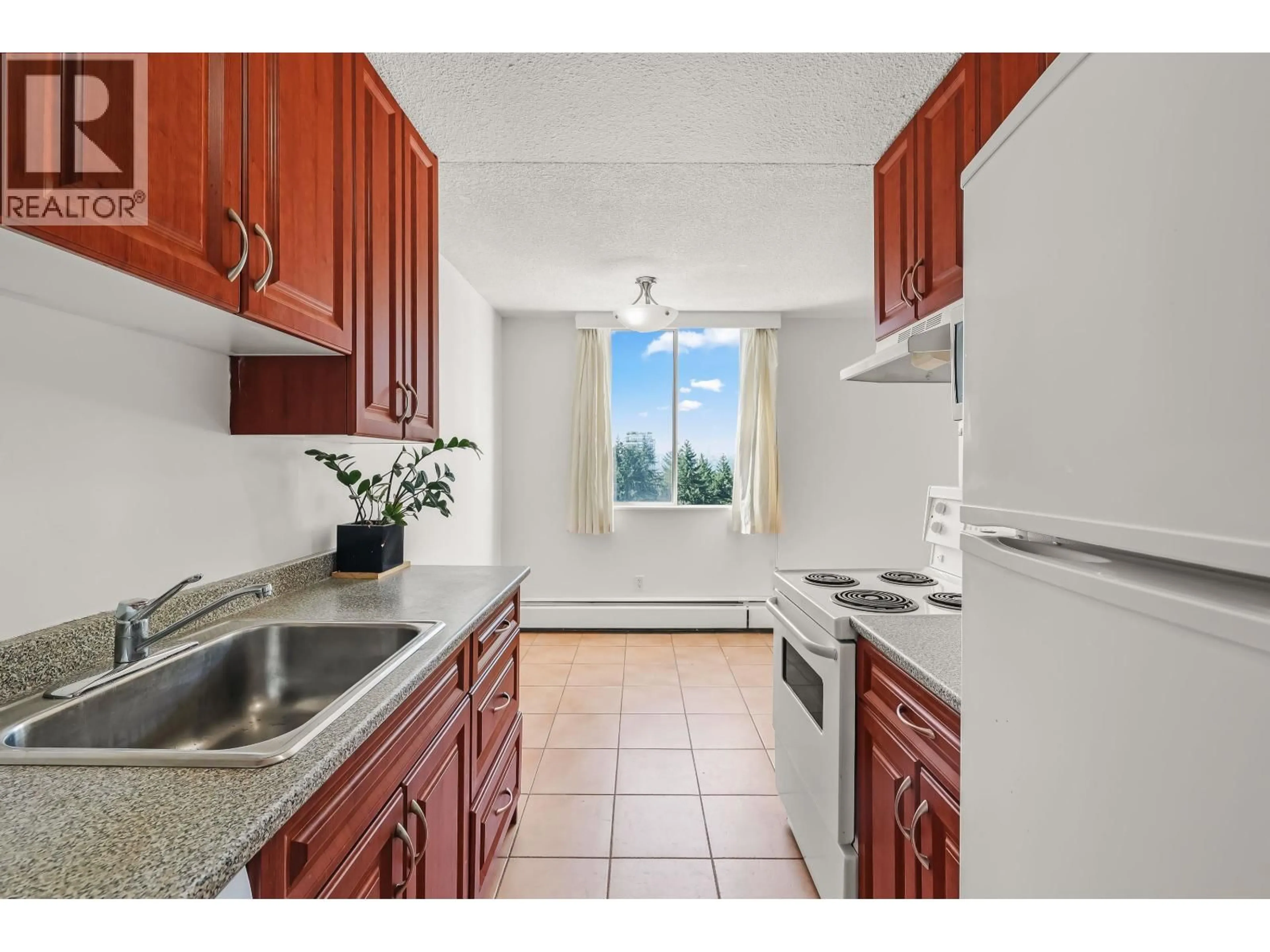 Standard kitchen, ceramic/tile floor for 911 - 2016 FULLERTON AVENUE, North Vancouver British Columbia V7P3E6