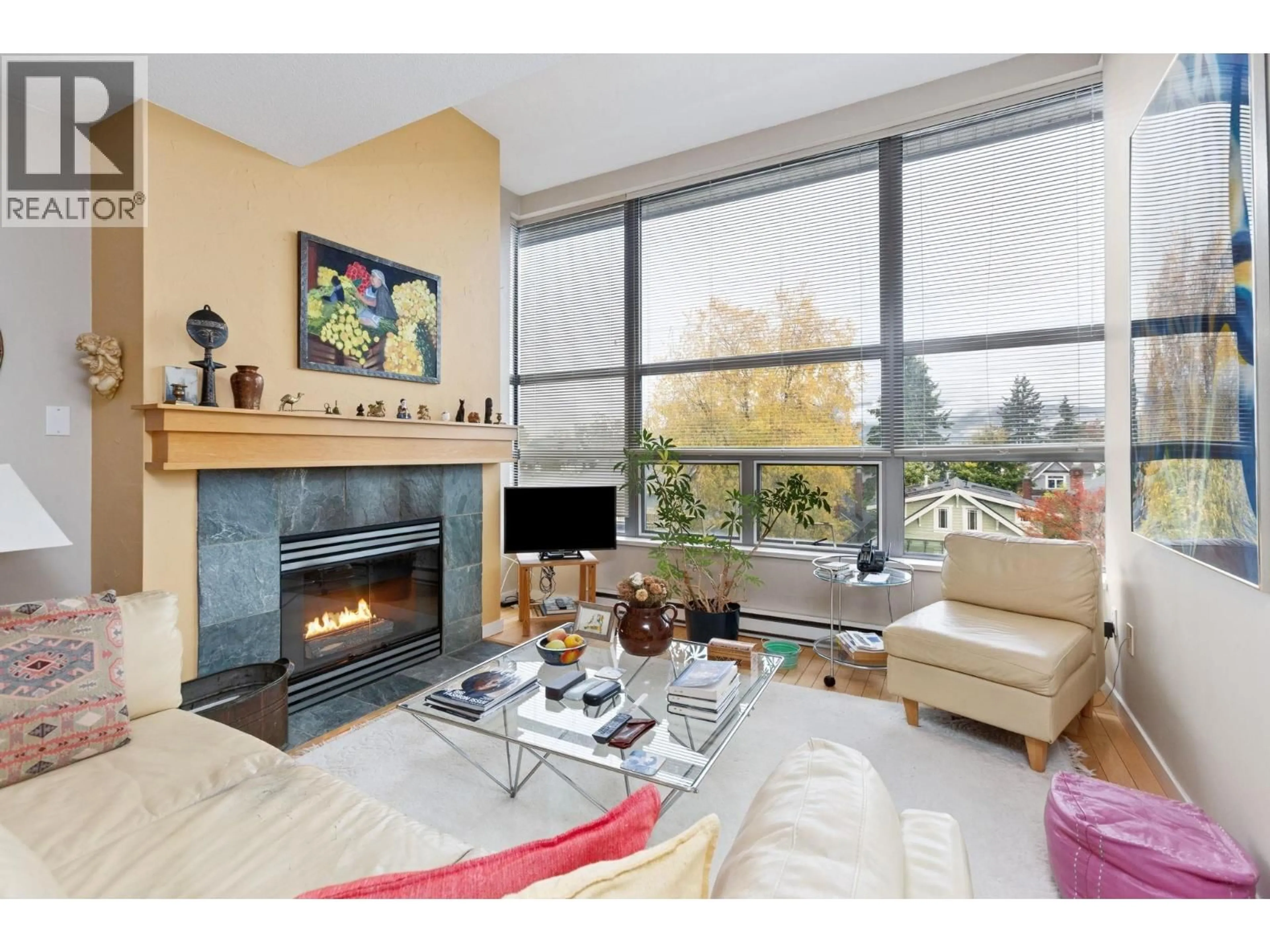Living room with furniture, unknown for 406 - 3161 4TH AVENUE, Vancouver British Columbia V6K1R6