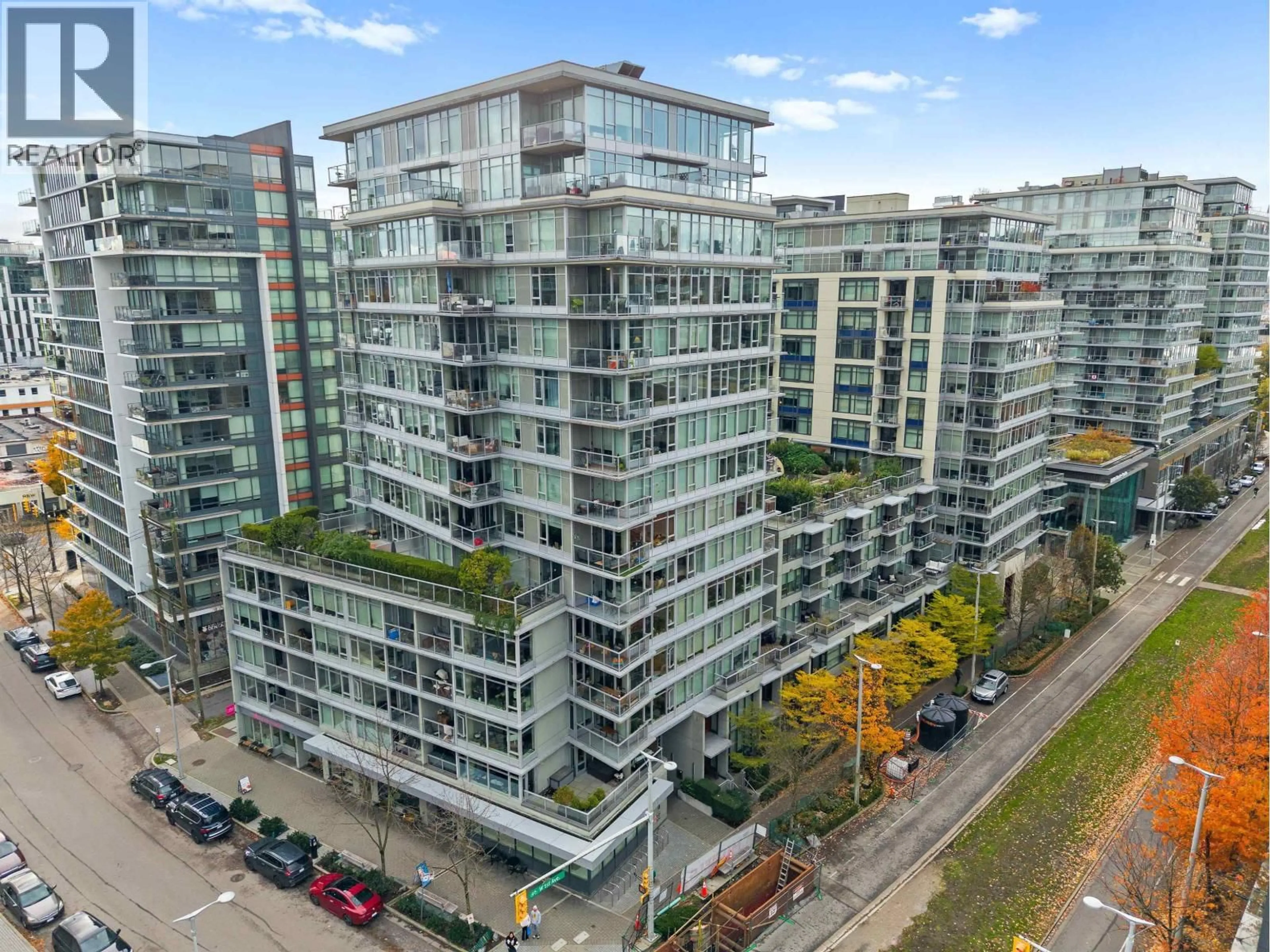 A pic from outside/outdoor area/front of a property/back of a property/a pic from drone, city buildings view from balcony for 1006 - 108 1ST AVENUE, Vancouver British Columbia V5Y0H4
