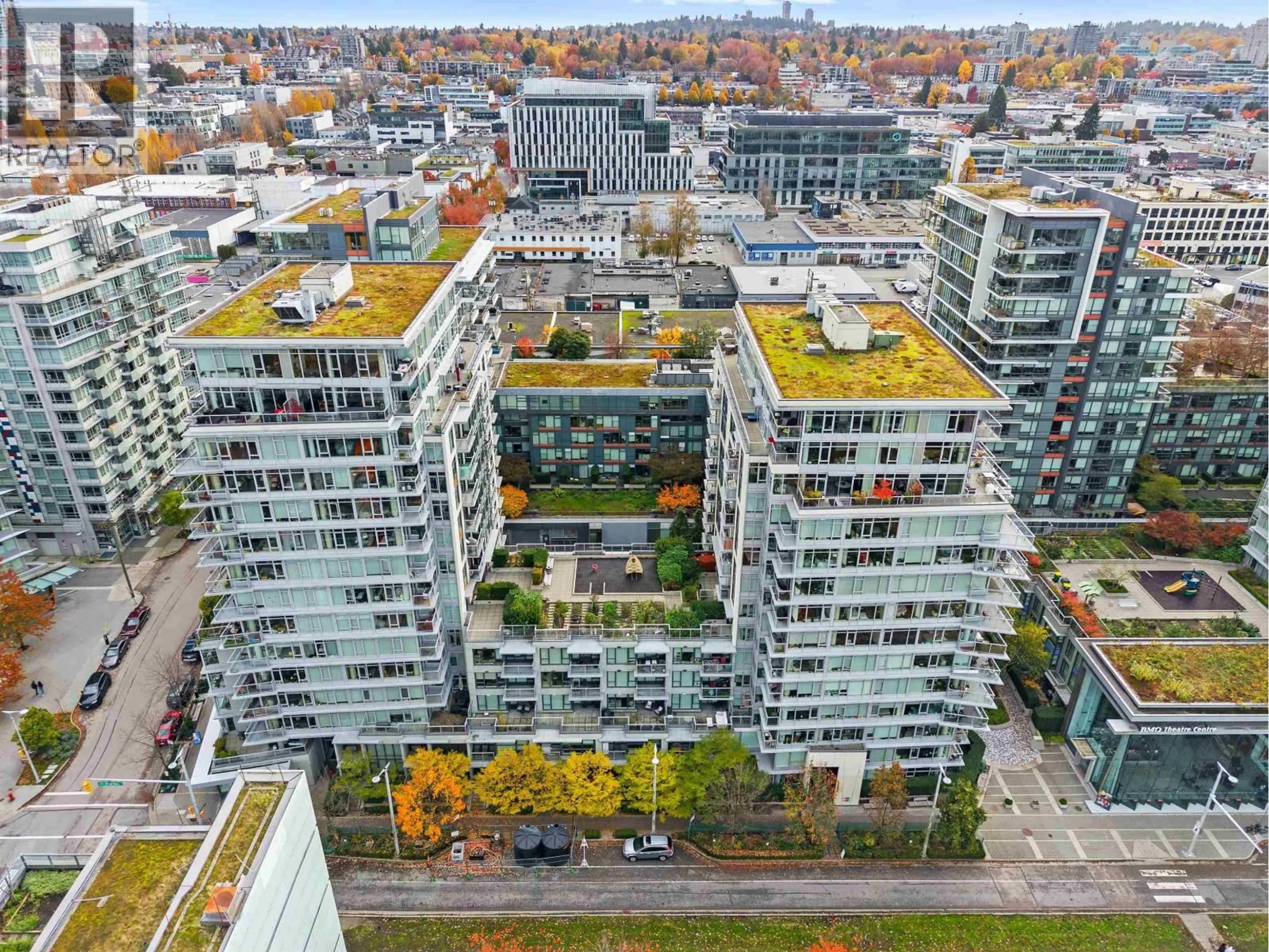 A pic from outside/outdoor area/front of a property/back of a property/a pic from drone, city buildings view from balcony for 1006 - 108 1ST AVENUE, Vancouver British Columbia V5Y0H4