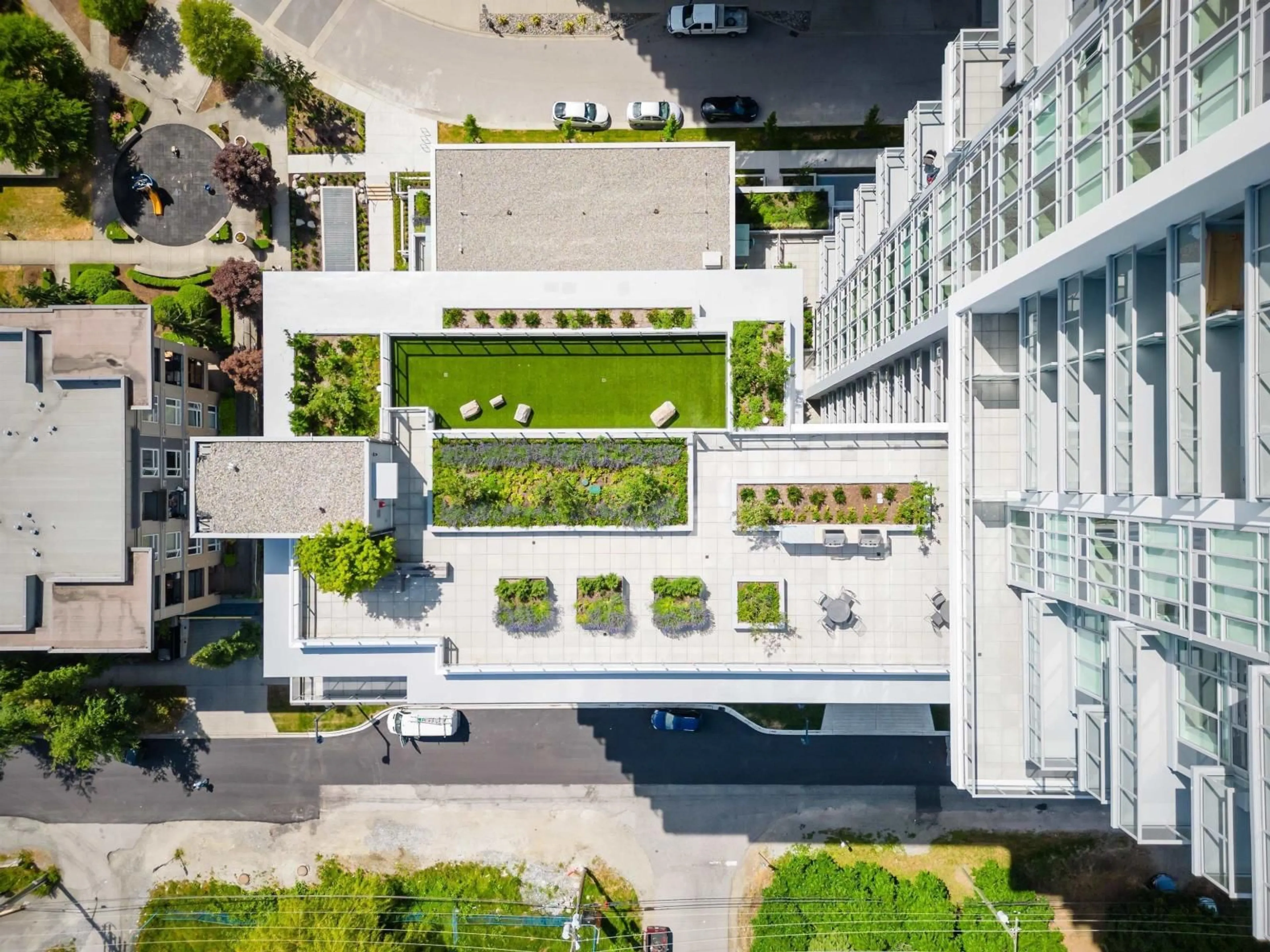 A pic from outside/outdoor area/front of a property/back of a property/a pic from drone, unknown for 1403 - 13350 CENTRAL, Surrey British Columbia V3T0S1