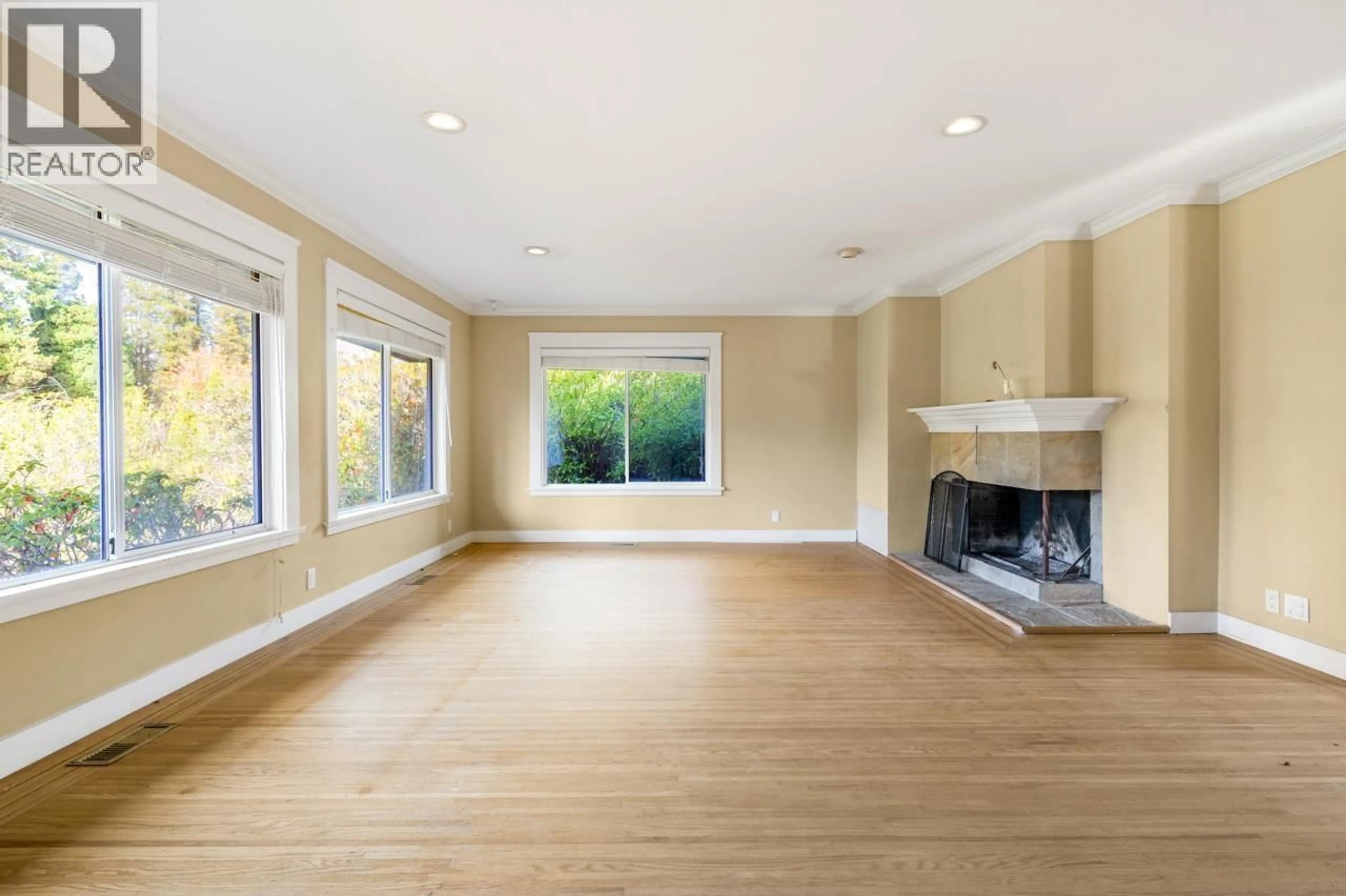 Living room with furniture, wood/laminate floor for 1650 WESTERN PARKWAY, Vancouver British Columbia V6T1V3