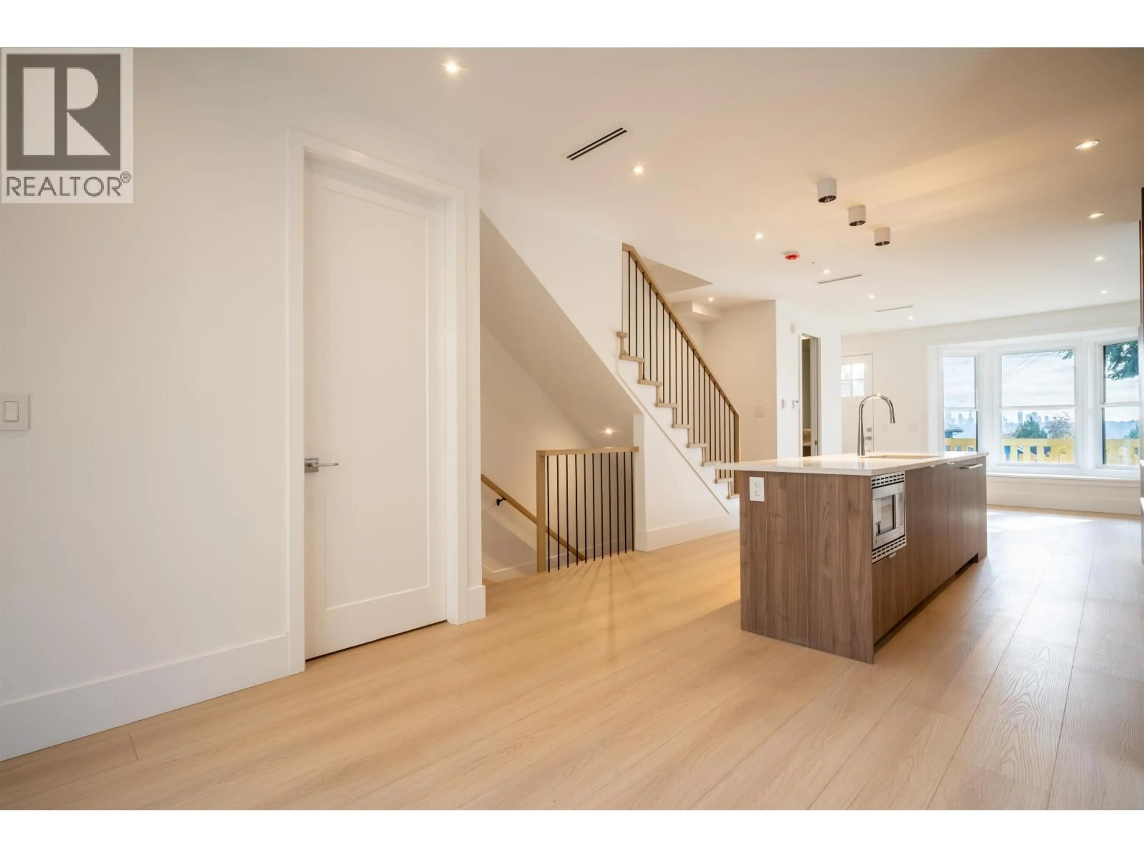 Indoor entryway for 3 - 1125 CARTIER AVENUE, Coquitlam British Columbia V3K2C1