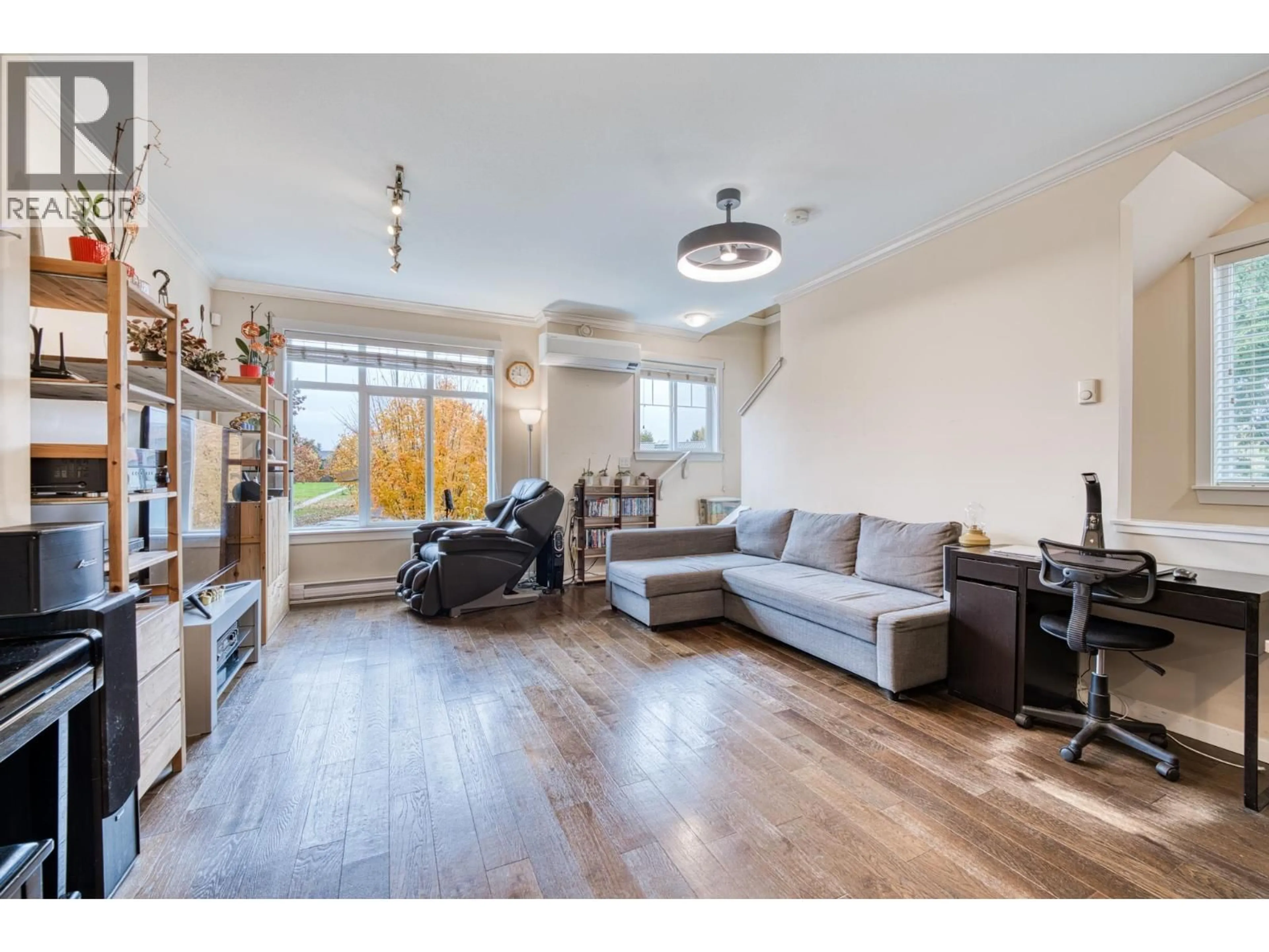 Living room with furniture, wood/laminate floor for 4 - 9580 ALBERTA ROAD, Richmond British Columbia V6Y1T6