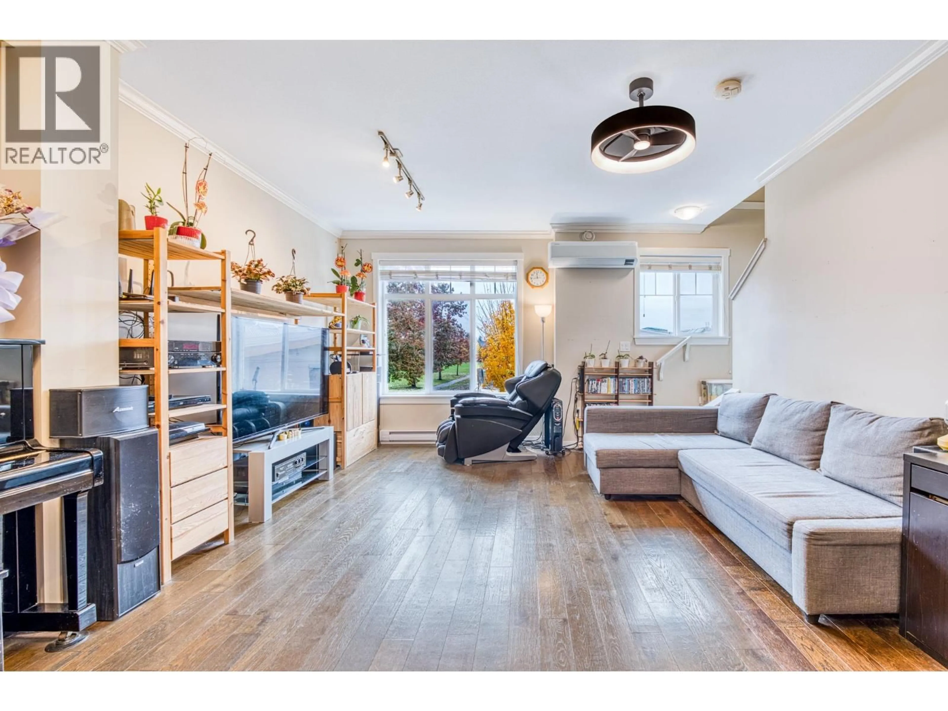 Living room with furniture, wood/laminate floor for 4 - 9580 ALBERTA ROAD, Richmond British Columbia V6Y1T6