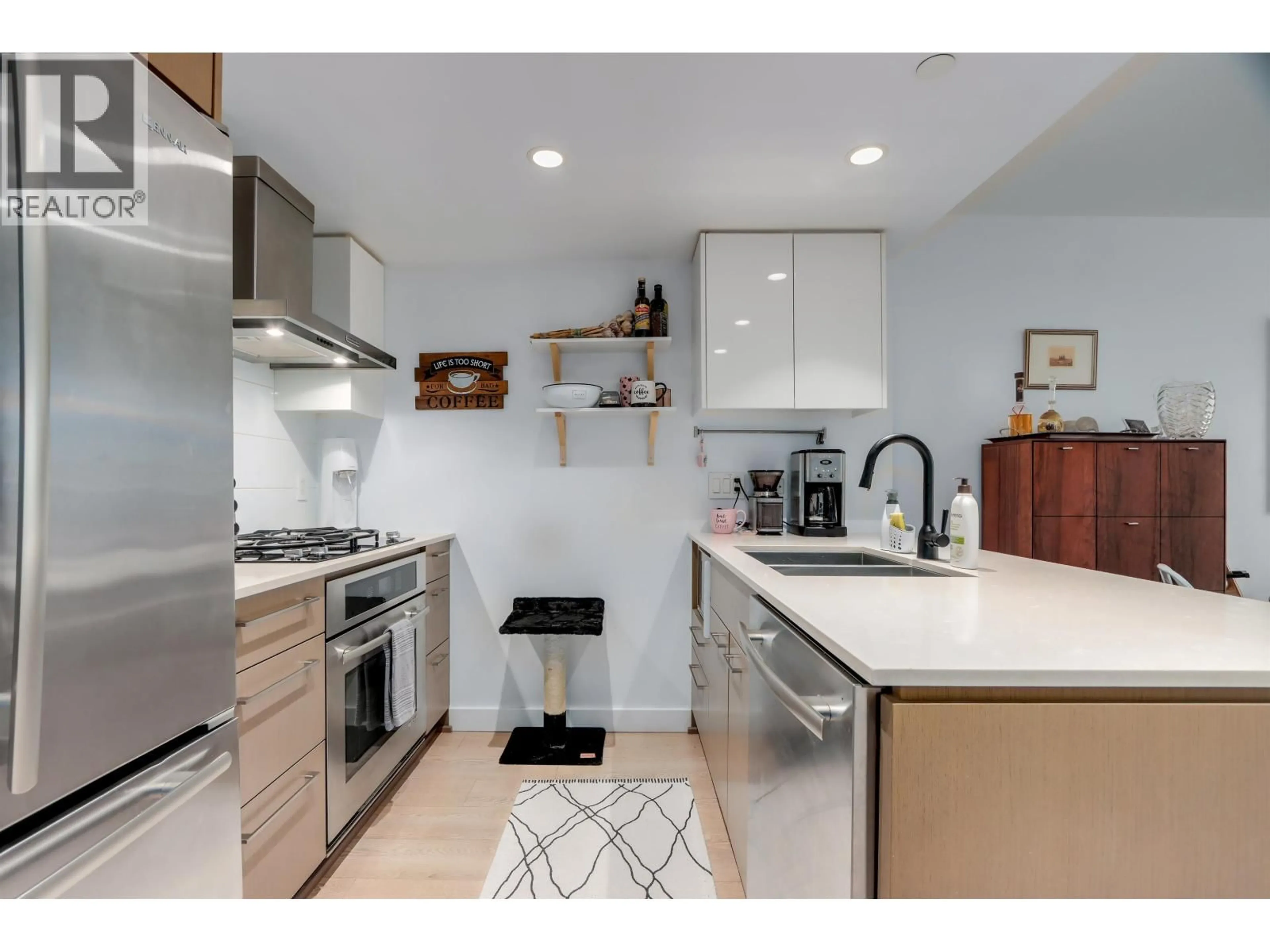 Open concept kitchen, ceramic/tile floor for 207 - 1618 QUEBEC STREET, Vancouver British Columbia V6A0C5
