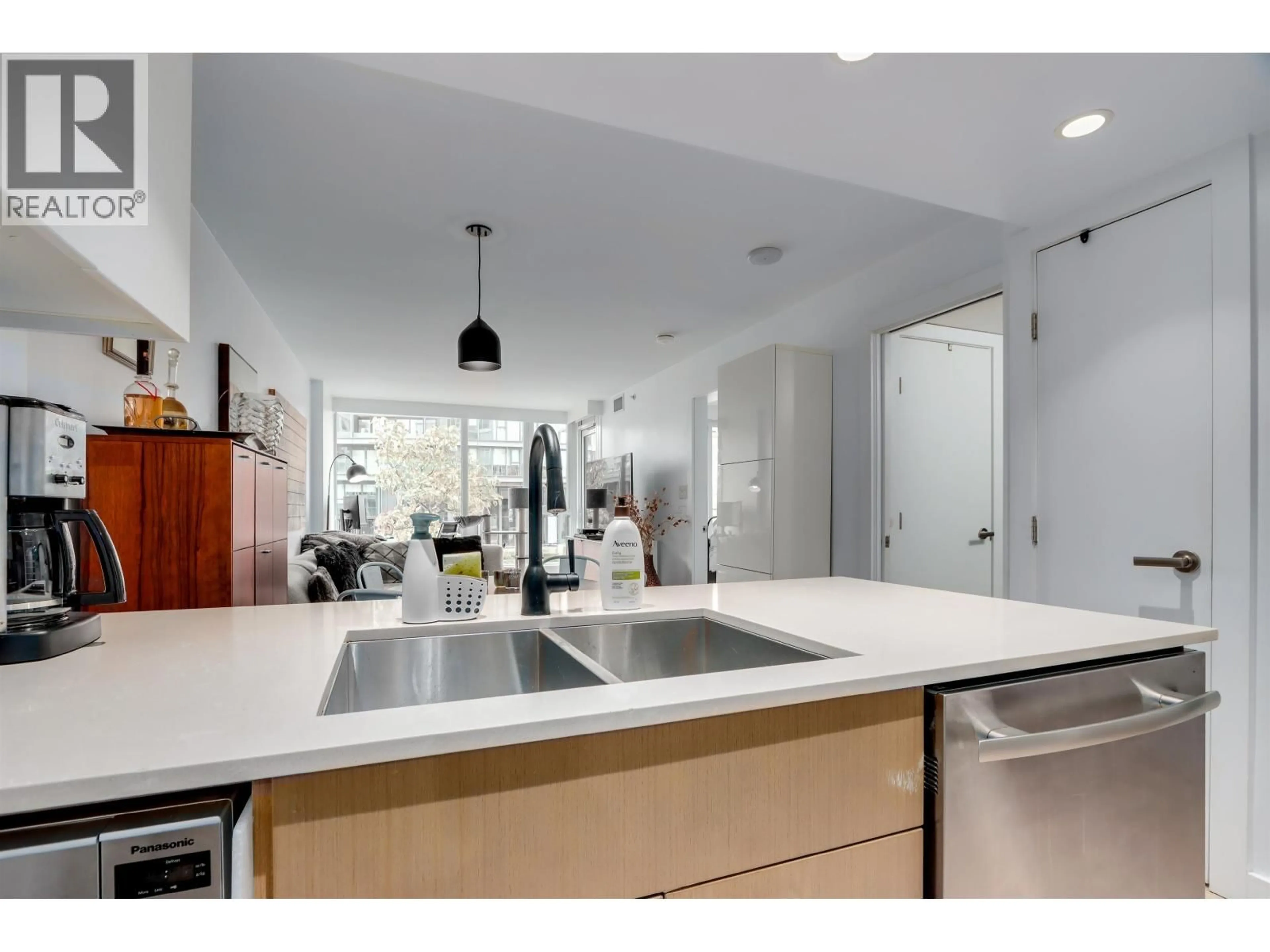 Open concept kitchen, ceramic/tile floor for 207 - 1618 QUEBEC STREET, Vancouver British Columbia V6A0C5