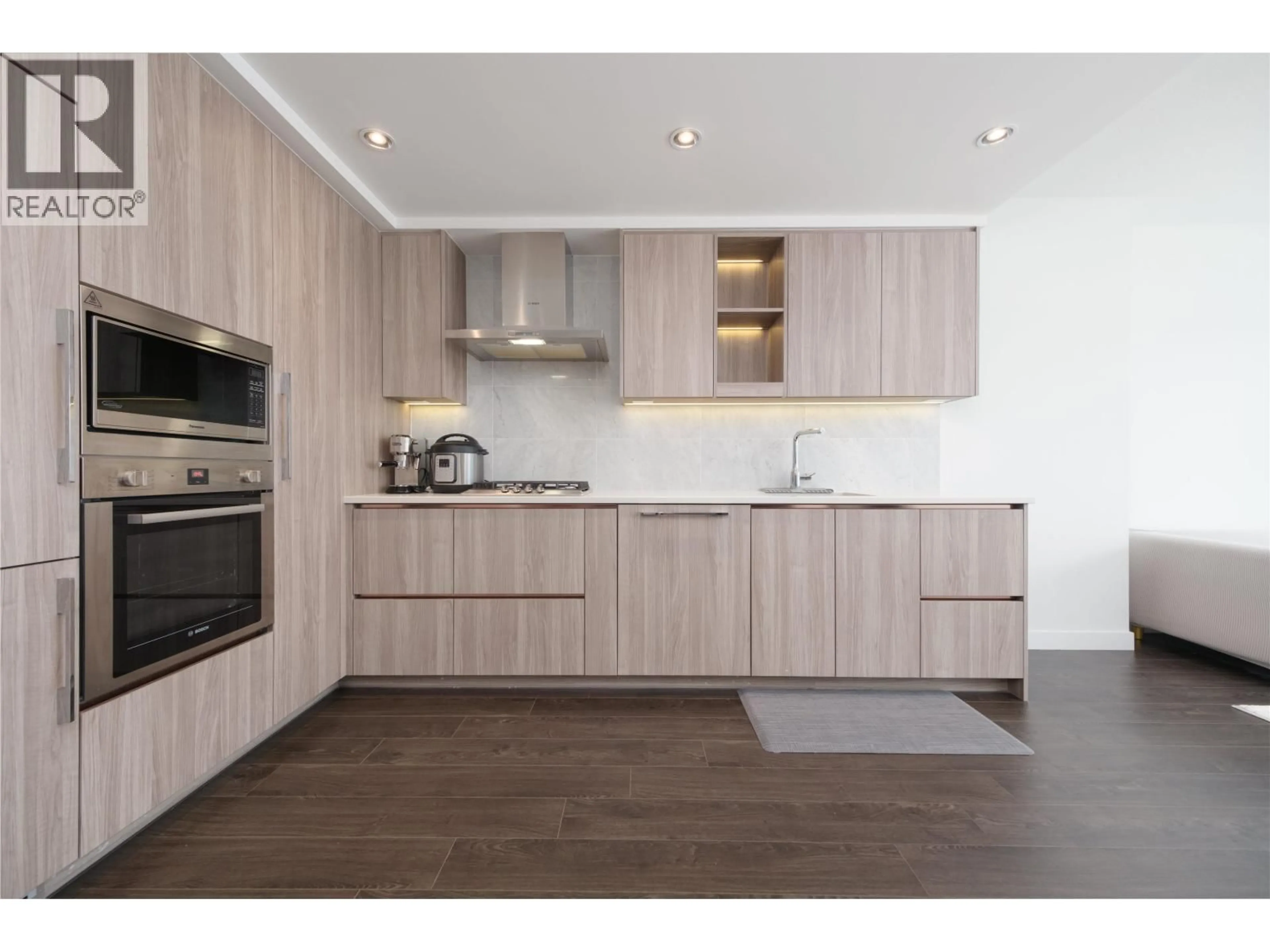 Standard kitchen, wood/laminate floor for 4806 - 4730 LOUGHEED HIGHWAY, Burnaby British Columbia V5C0M9