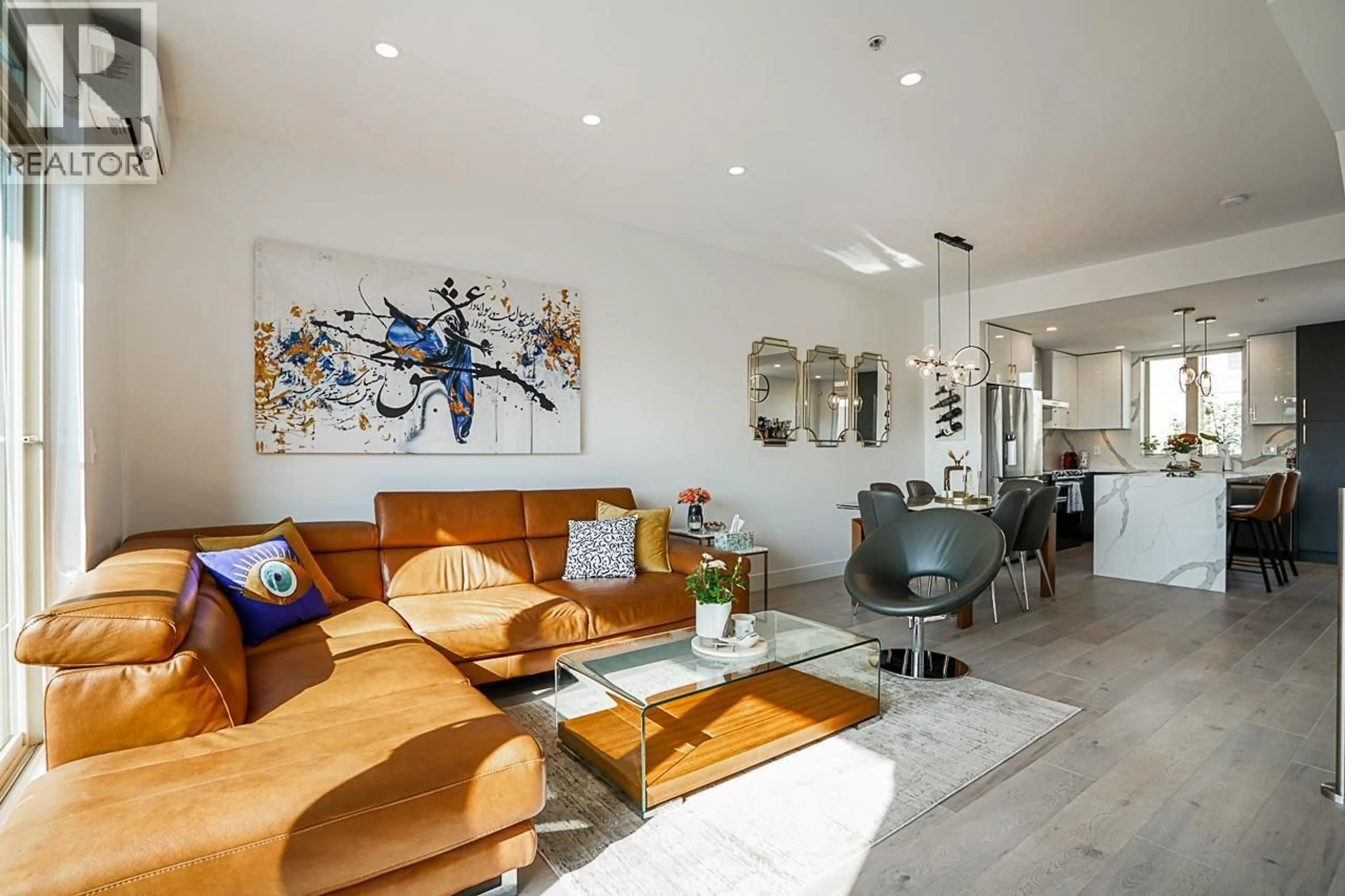 Living room with furniture, unknown for 76 - 728 14TH STREET, North Vancouver British Columbia V7M0A8