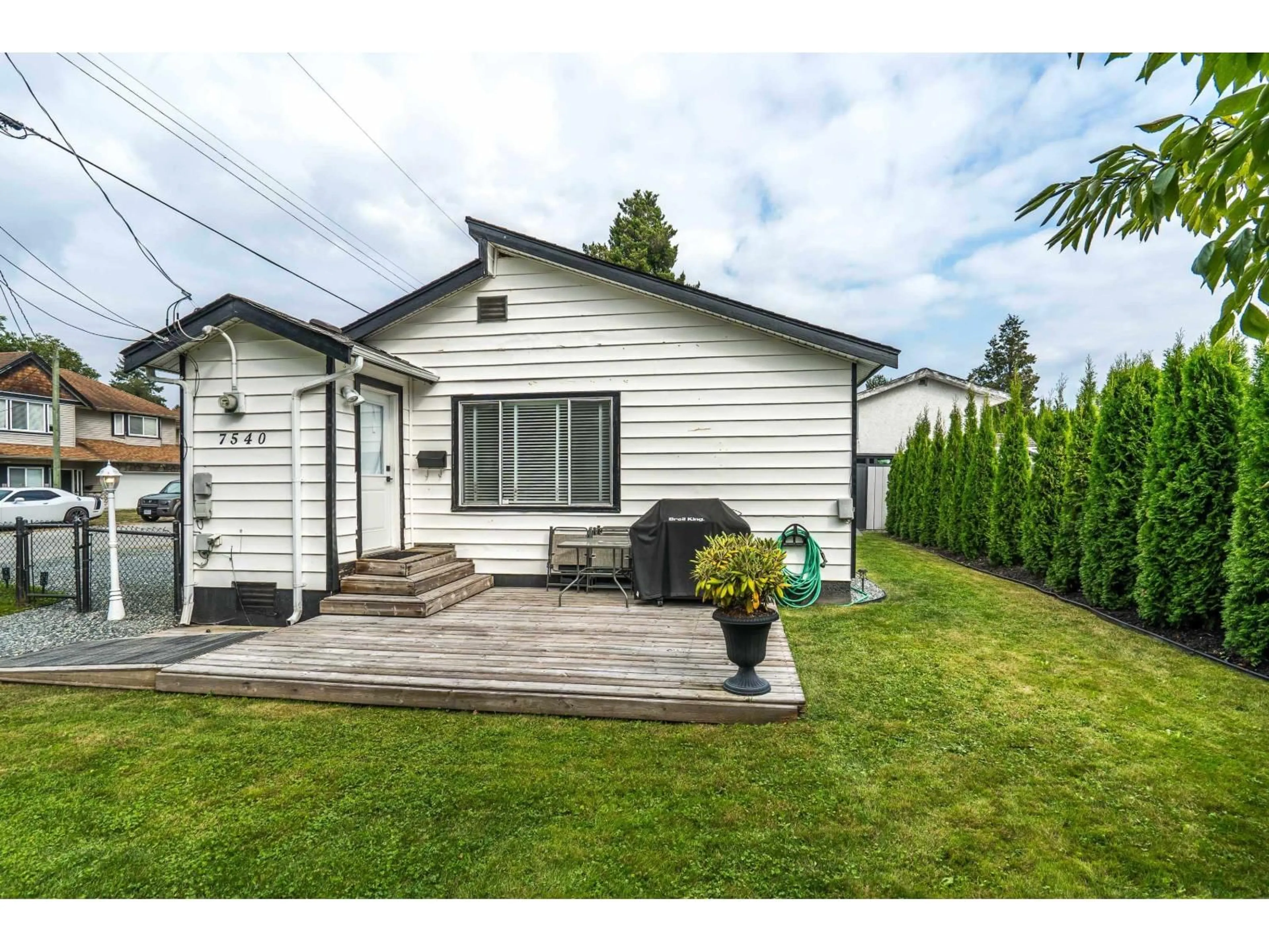 Home with vinyl exterior material, street for 7540 WELTON, Mission British Columbia V2V3X4