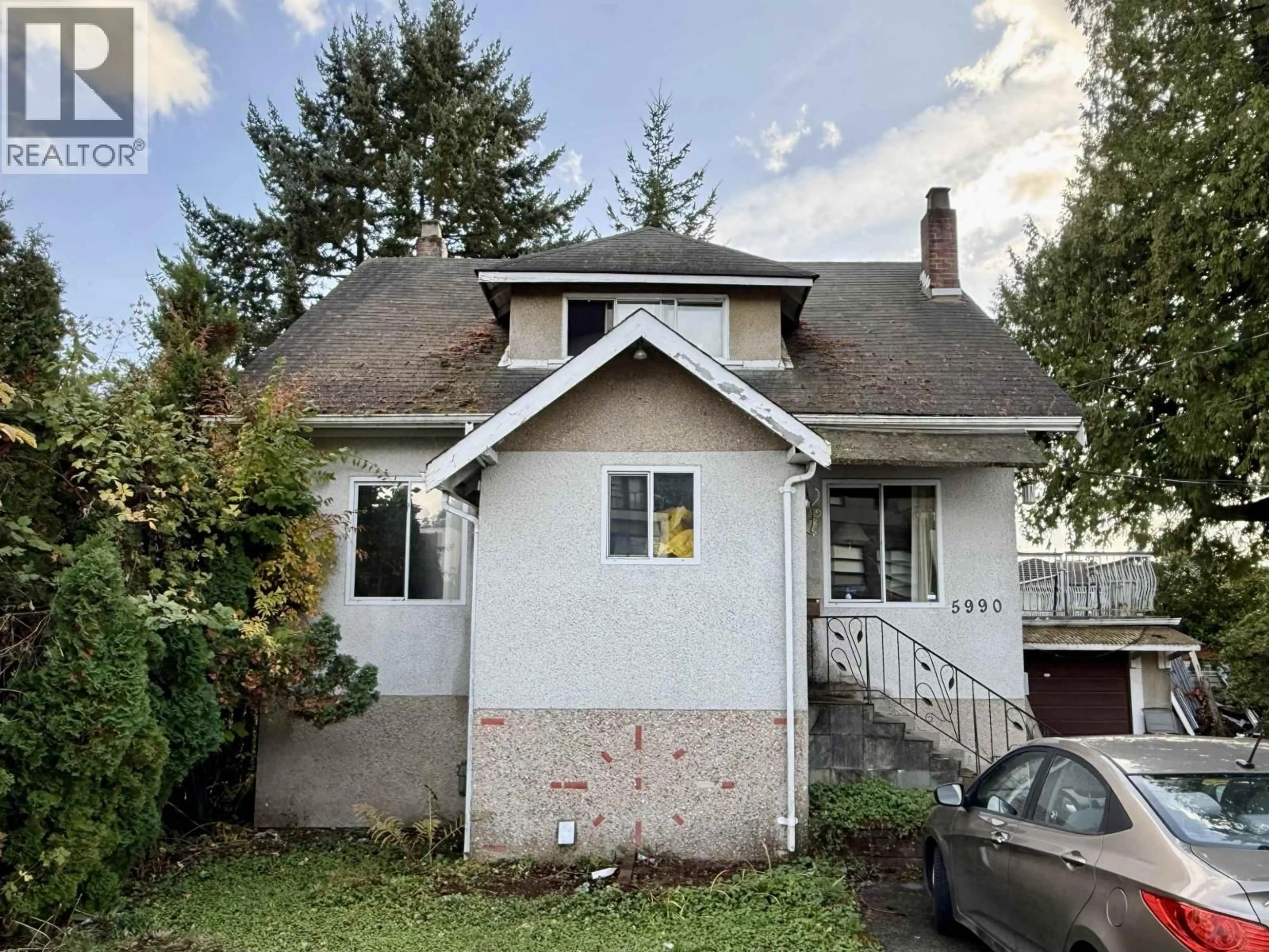Home with vinyl exterior material, street for 5990 IRMIN STREET, Burnaby British Columbia V5J1Z1