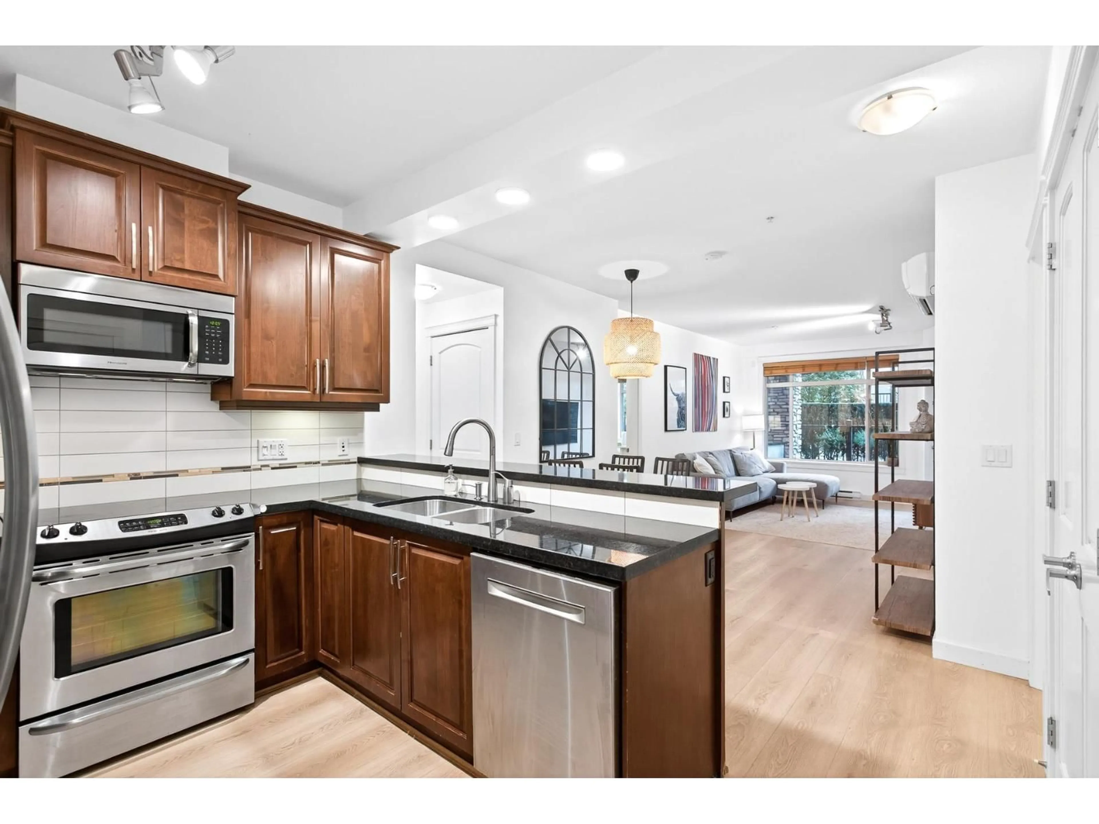 Open concept kitchen, ceramic/tile floor for 139 - 8288 207A, Langley British Columbia V2Y0L2