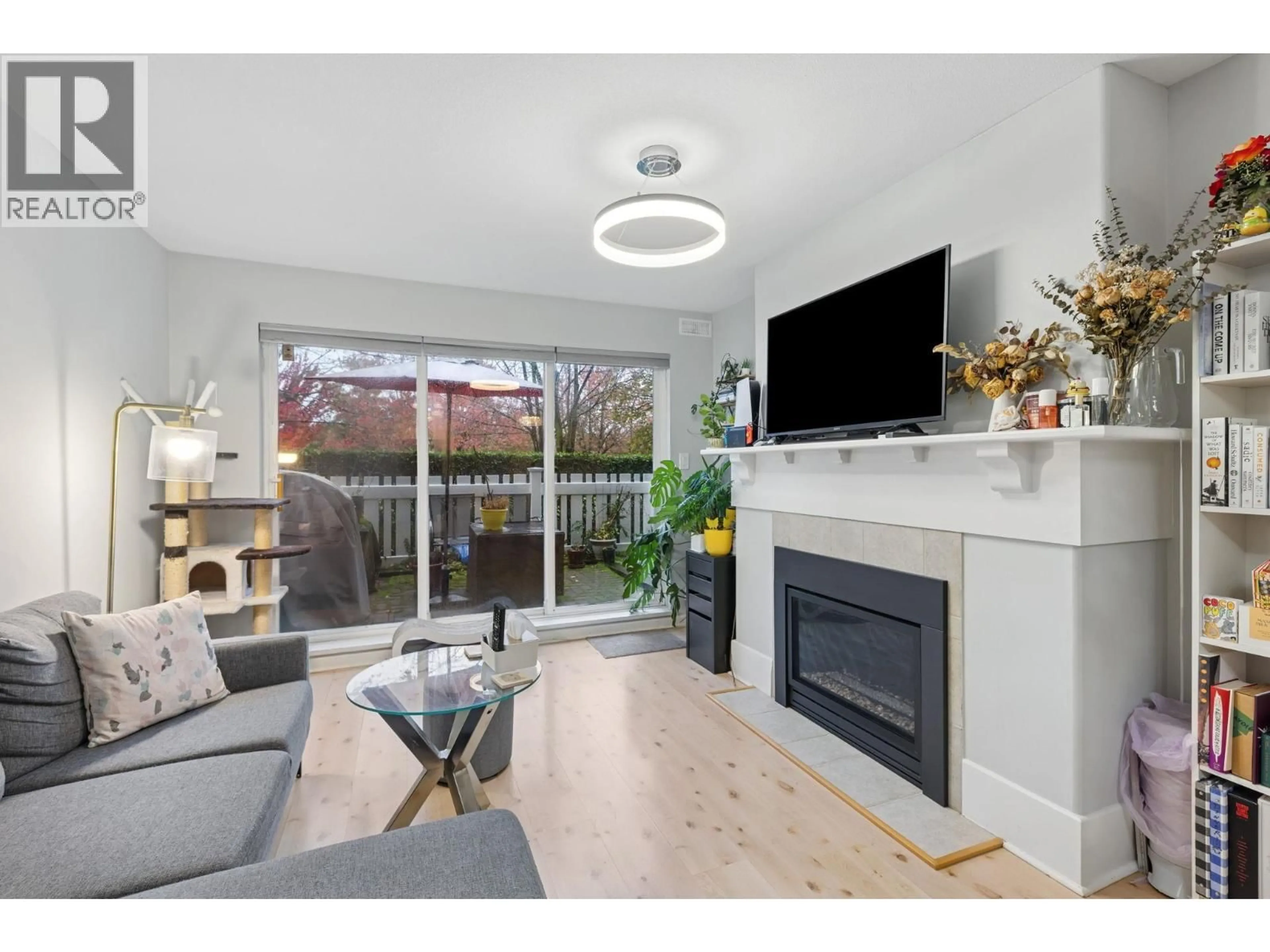 Living room with furniture, wood/laminate floor for 110 - 5900 DOVER CRESCENT, Richmond British Columbia V7C5R4