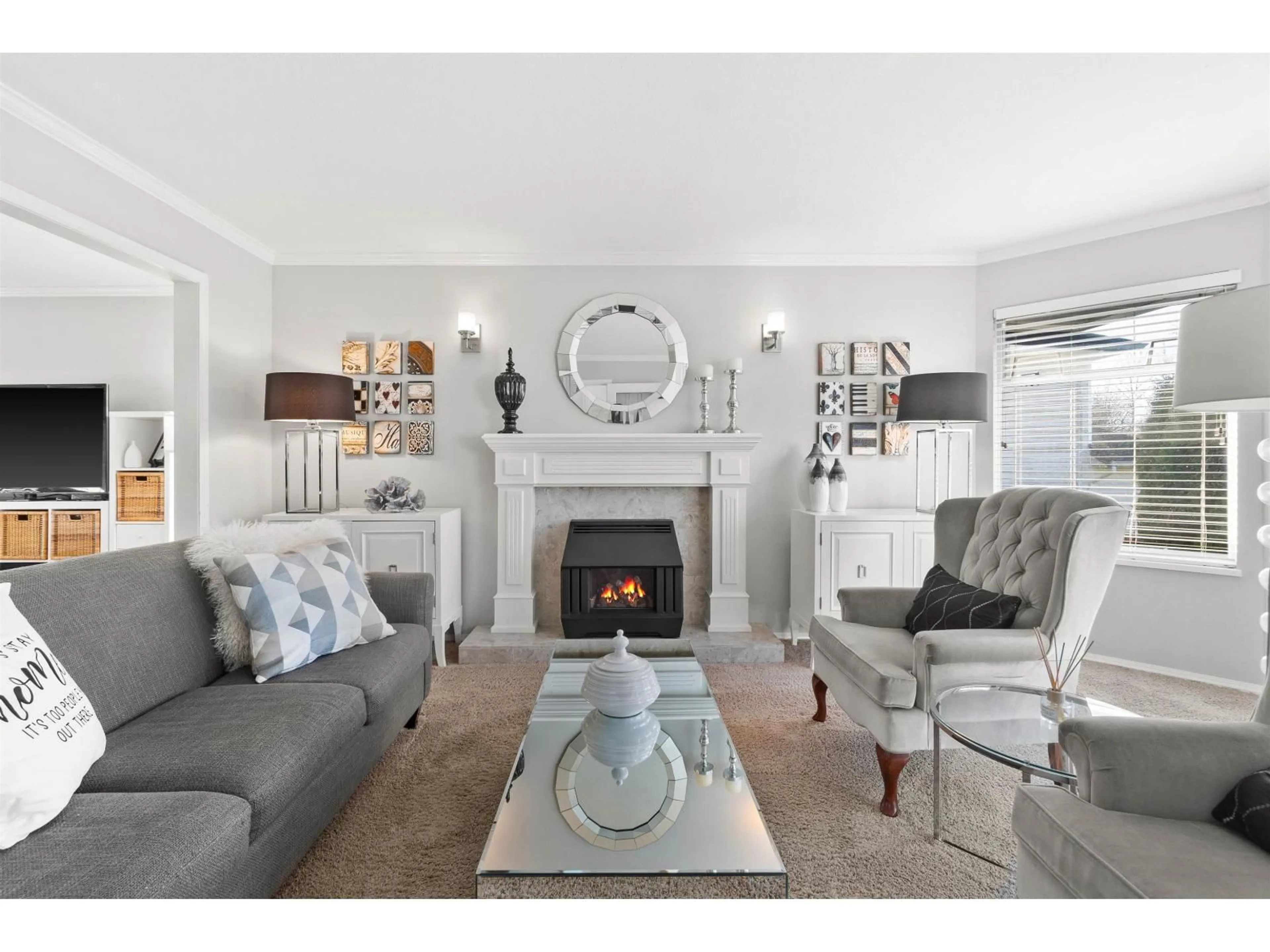 Living room with furniture, unknown for 7818 161A, Surrey British Columbia V4N0T8