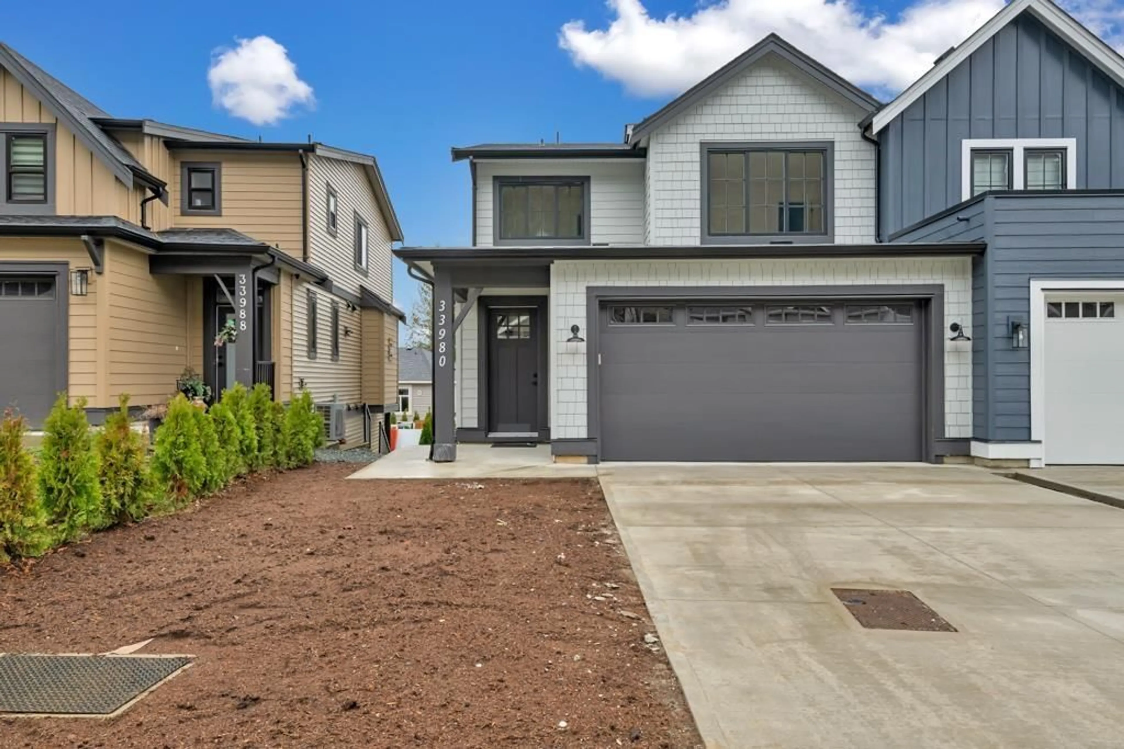 Home with vinyl exterior material, street for 33980 BARKER, Mission British Columbia V2V6B2