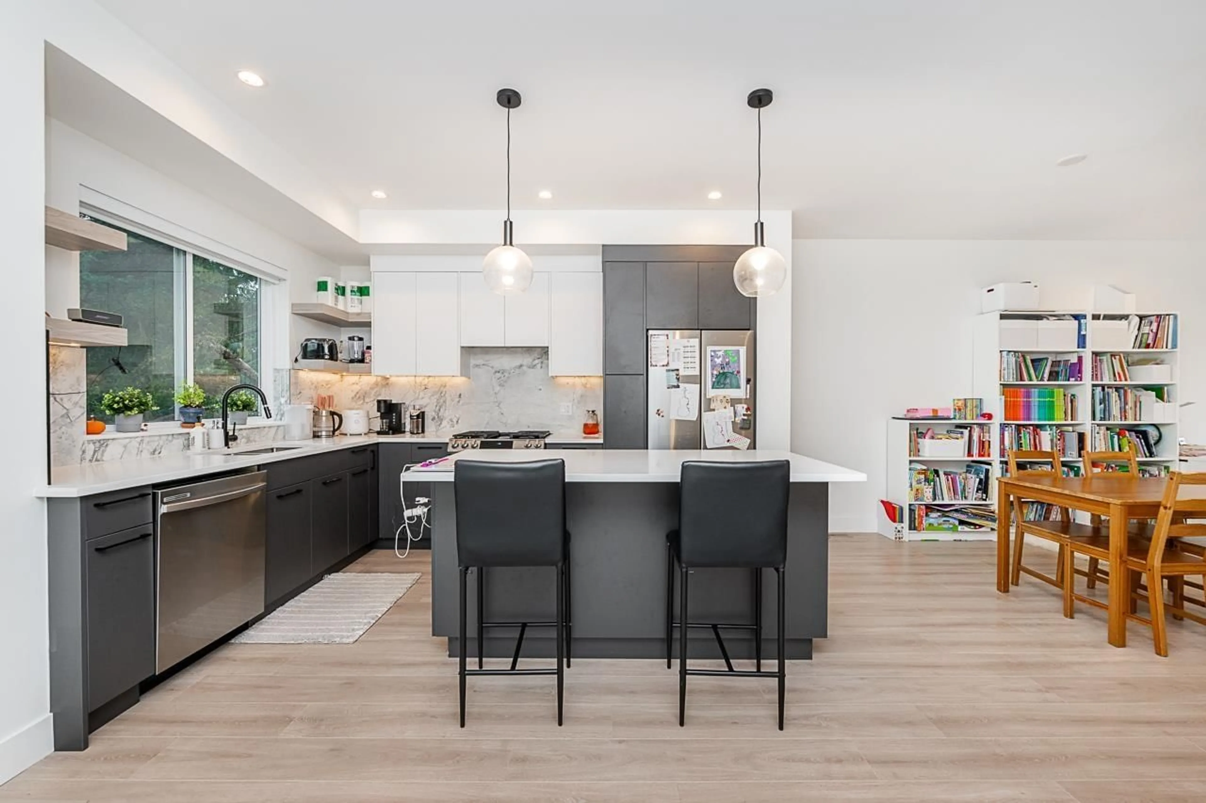 Open concept kitchen, unknown for 23 - 19330 FAIRWAY, Surrey British Columbia V3S0B7