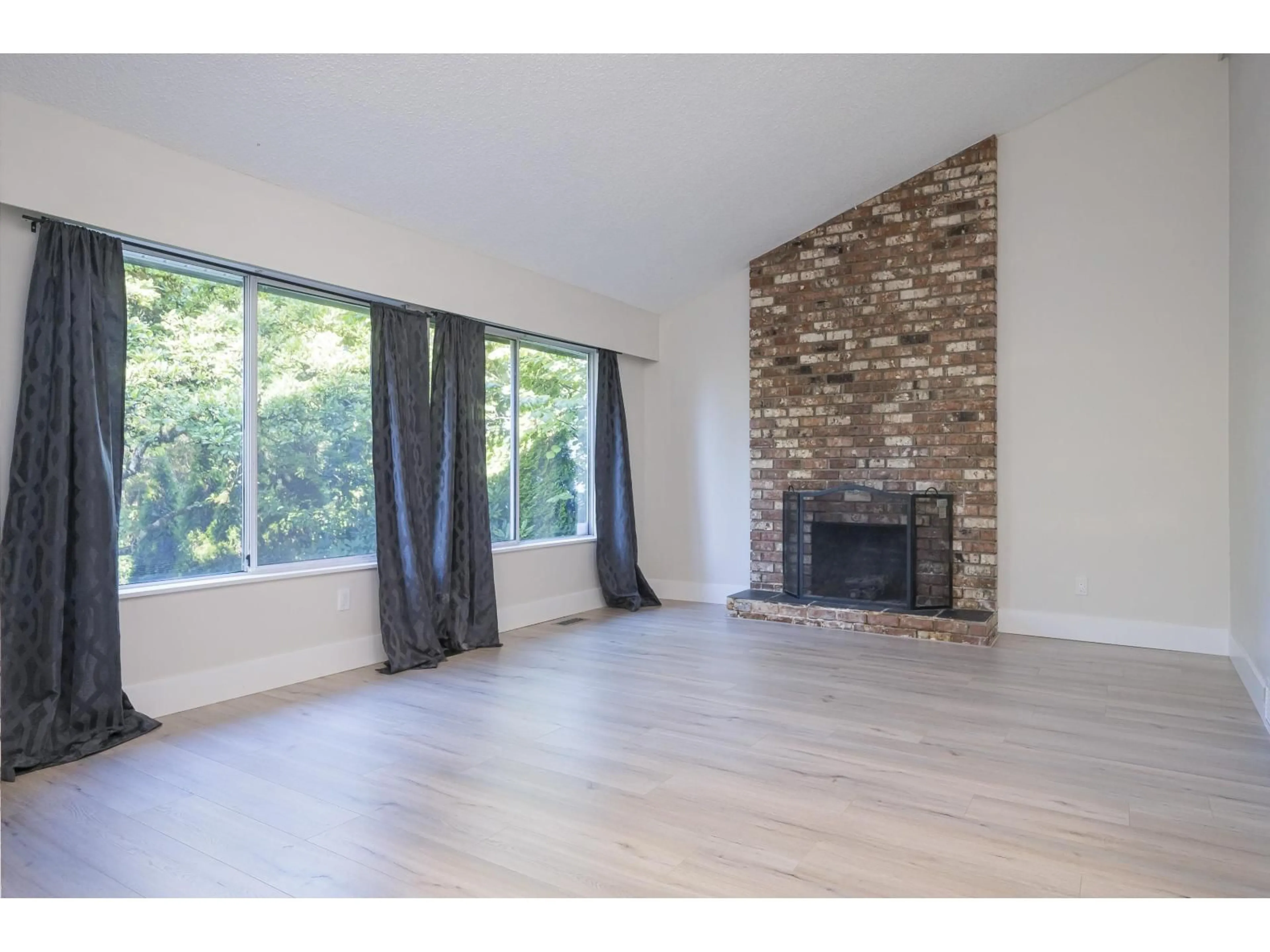 Living room with furniture, wood/laminate floor for 8366 ARBOUR, Delta British Columbia V4C7H4