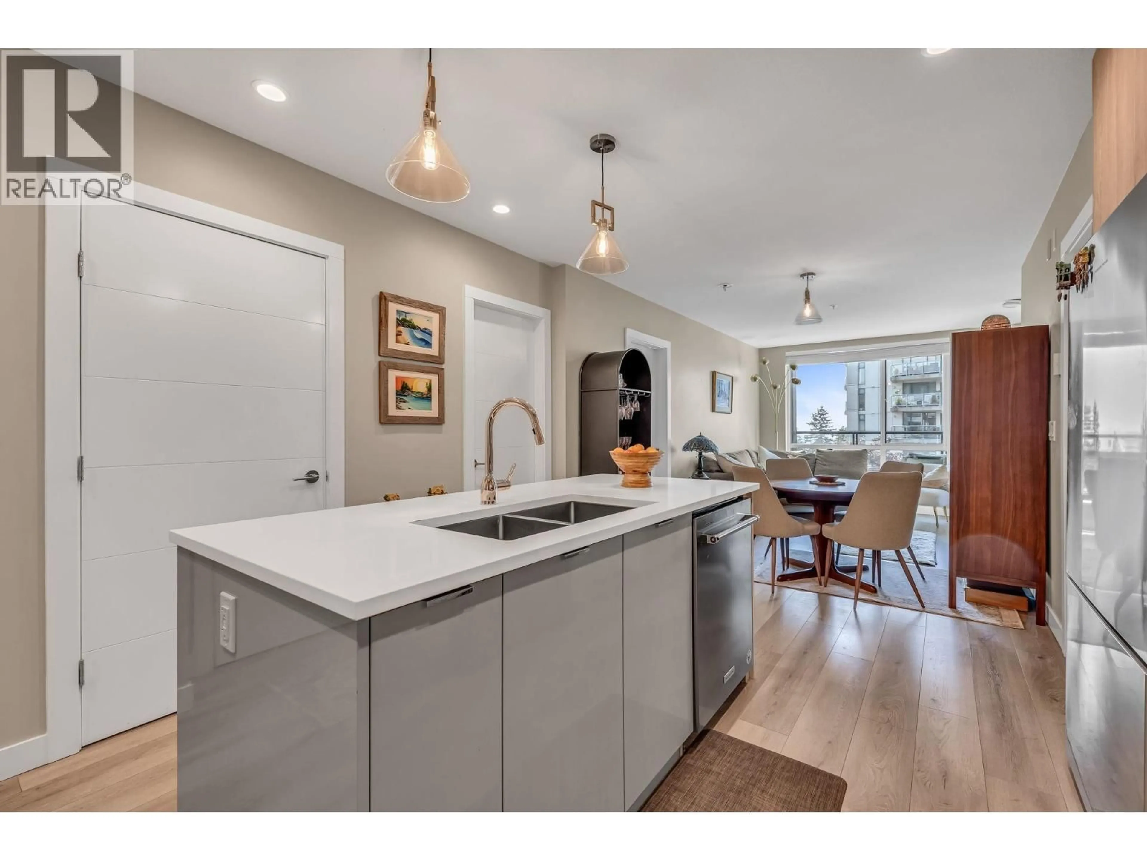 Open concept kitchen, unknown for 404 - 128 8TH STREET, North Vancouver British Columbia V7L0H2