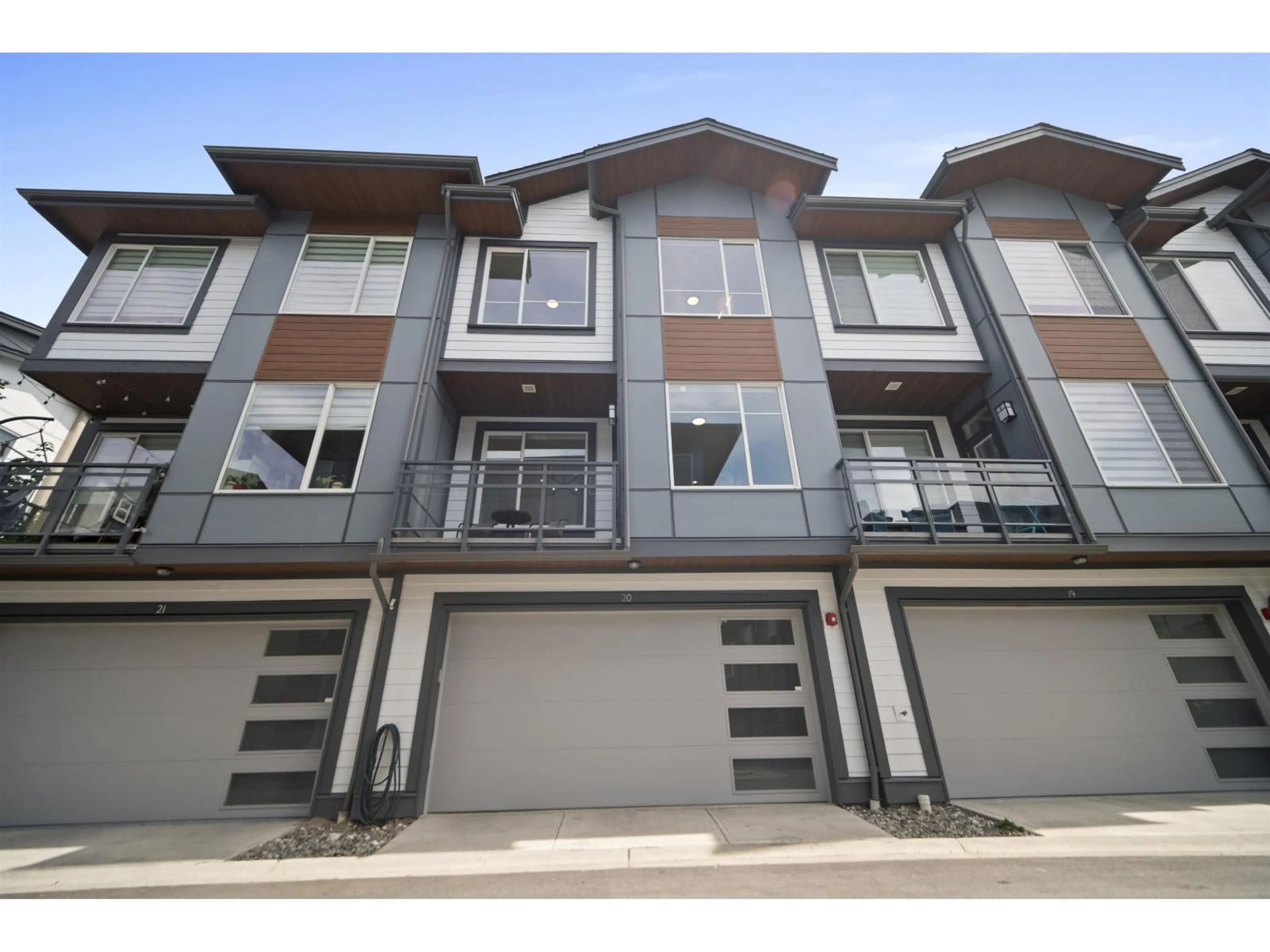 Unknown for 20 - 20763 76, Langley British Columbia V2Y3N8