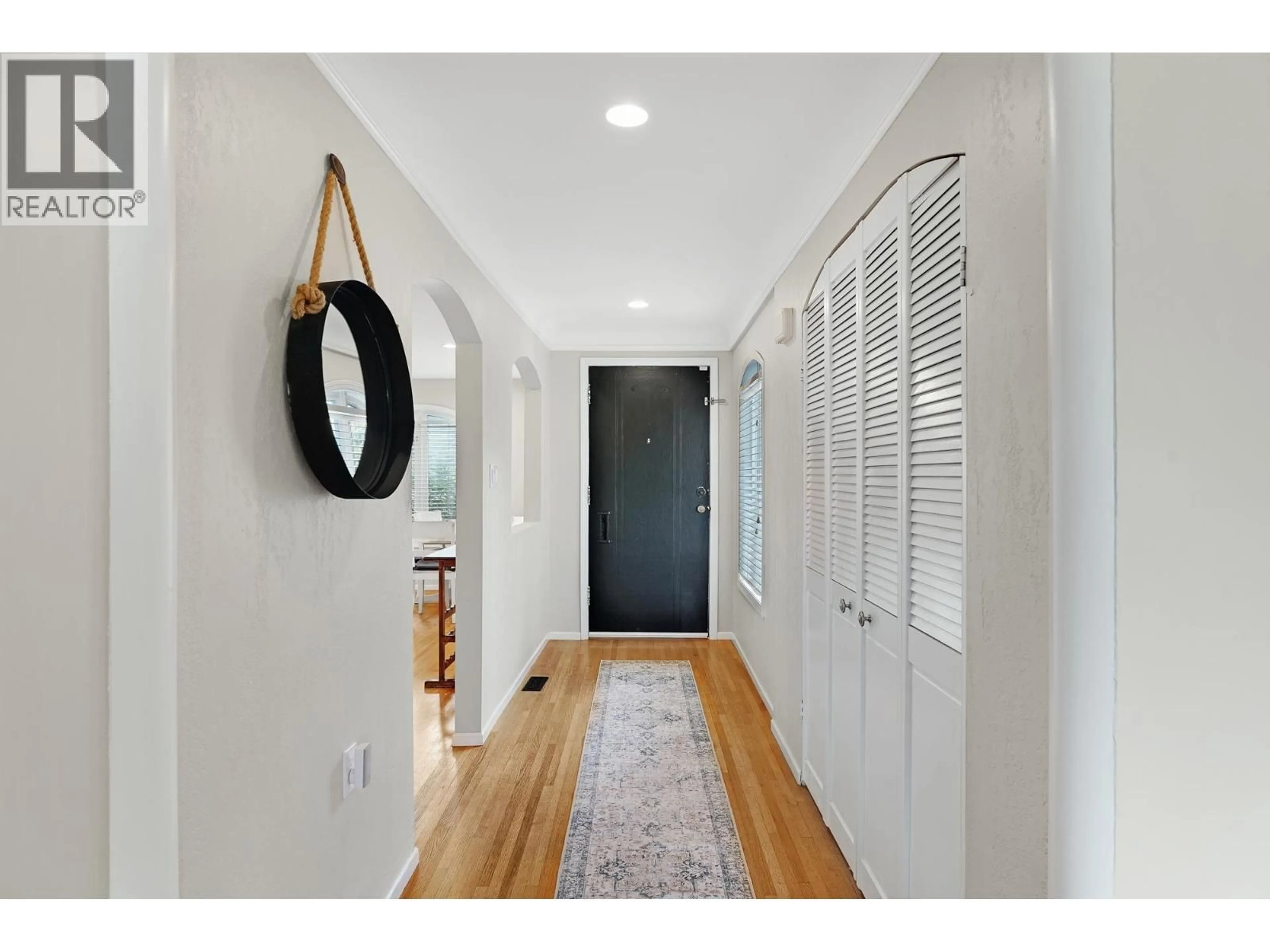 Indoor entryway for 3737 YALE STREET, Burnaby British Columbia V5C1P3