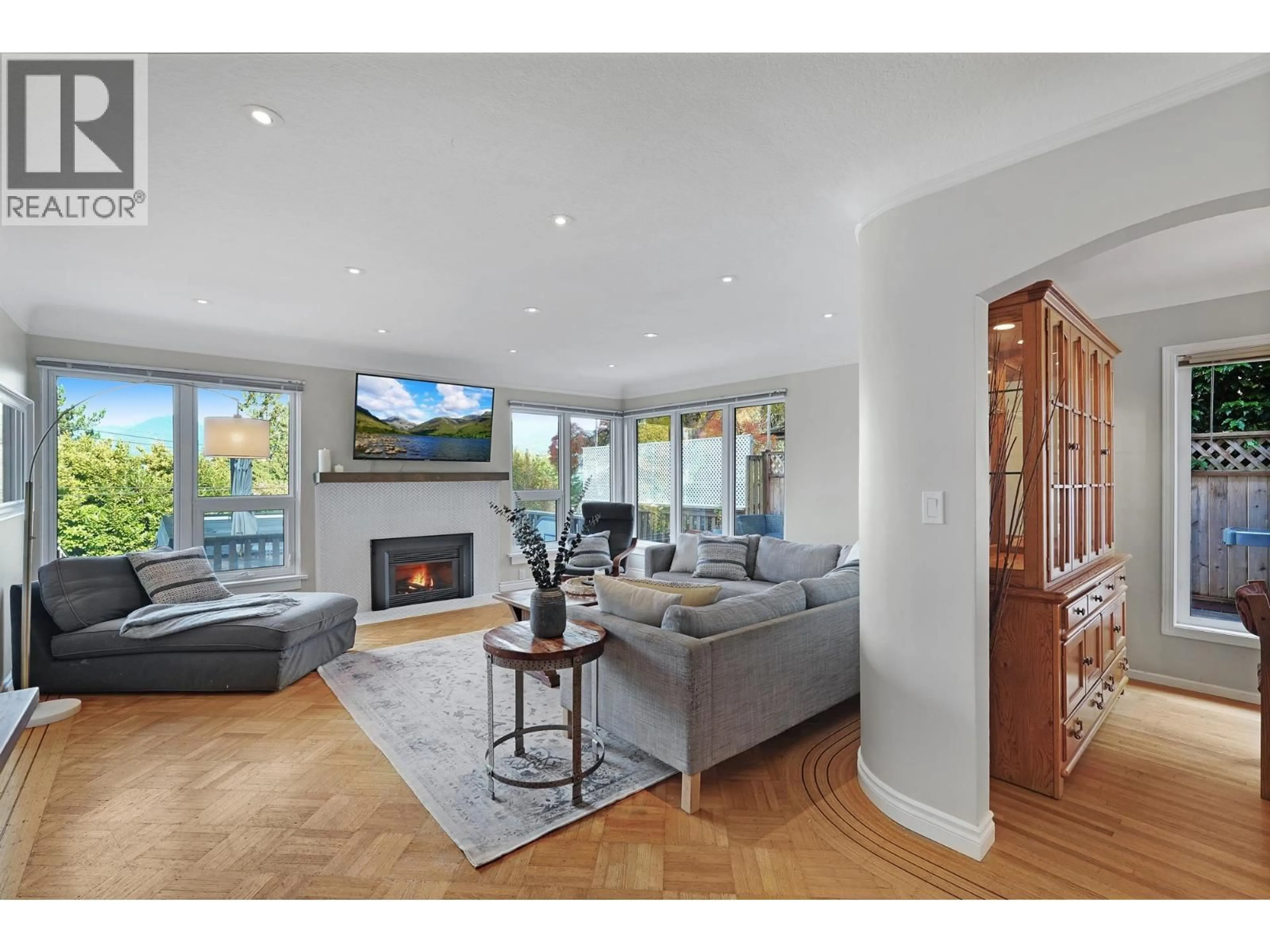 Living room with furniture, unknown for 3737 YALE STREET, Burnaby British Columbia V5C1P3