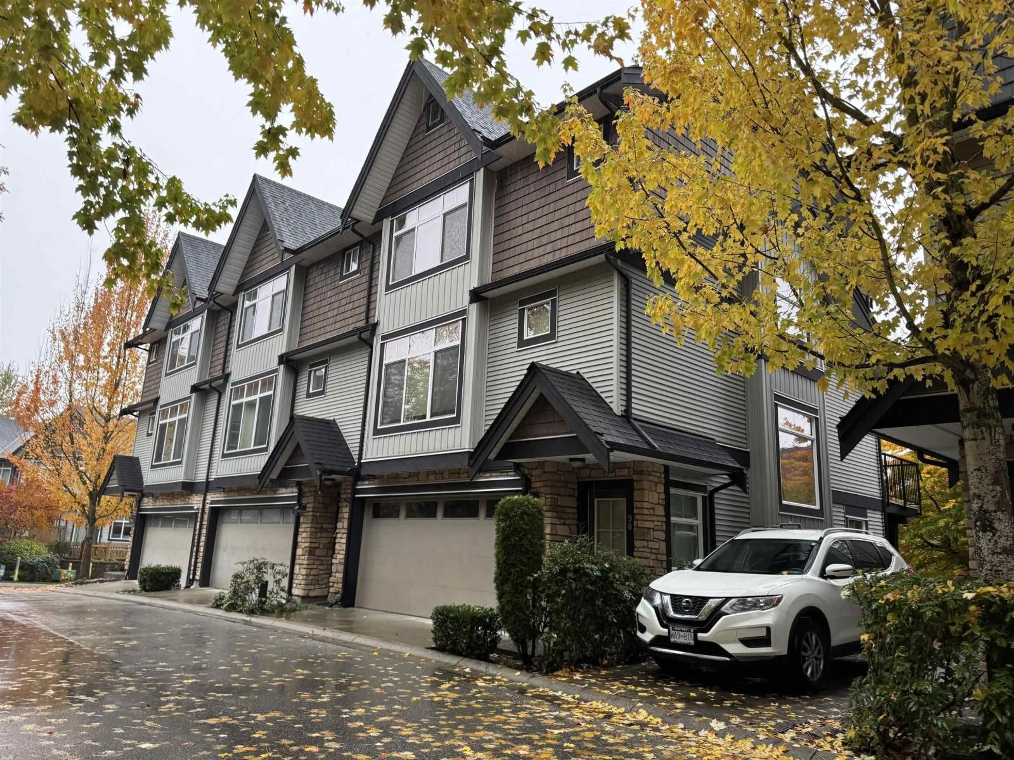 Home with vinyl exterior material, street for 90 - 6299 144, Surrey British Columbia V3X1A2