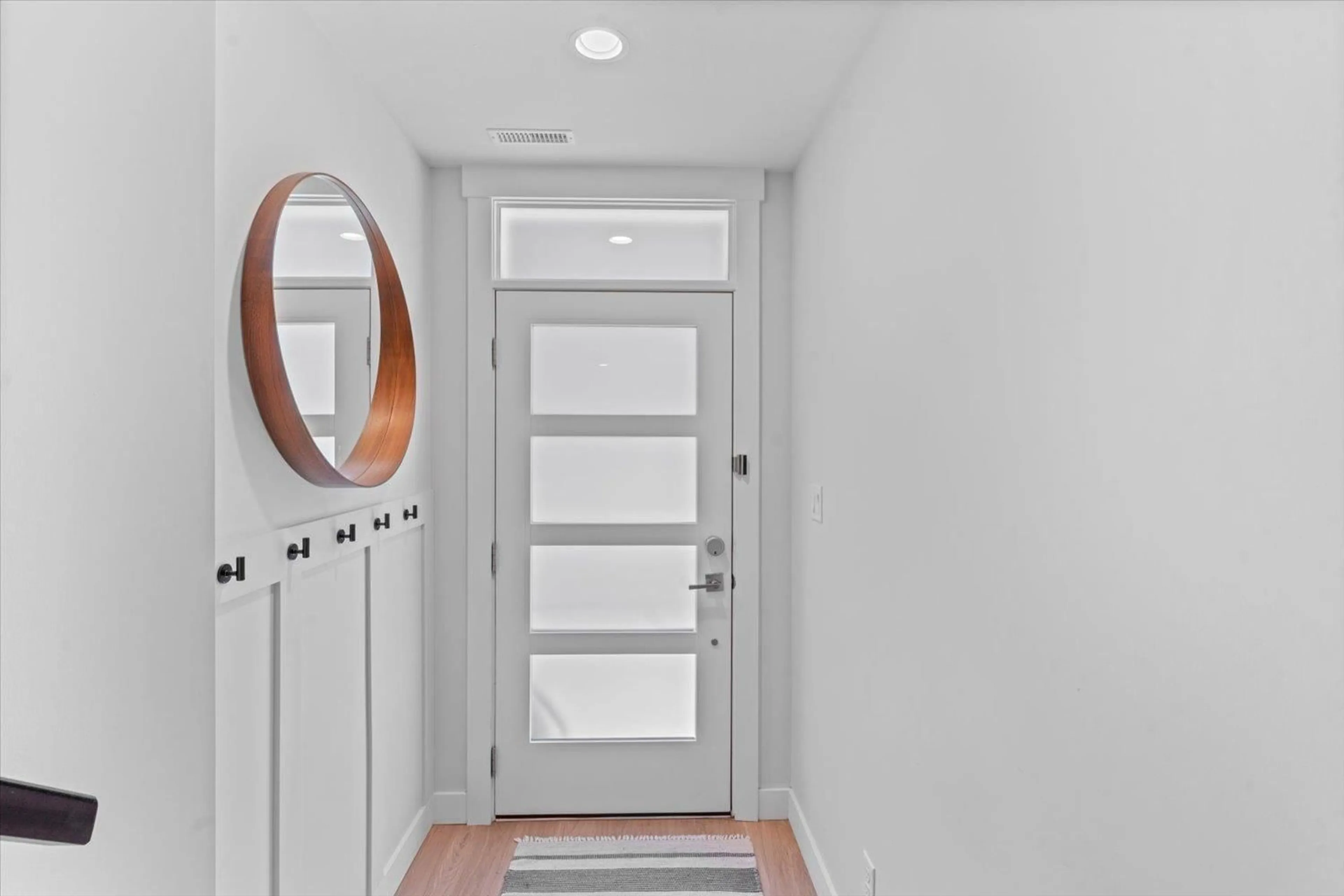 Indoor entryway for 24 - 43680 CHILLIWACK MOUNTAIN ROAD, Chilliwack British Columbia V2R6A6