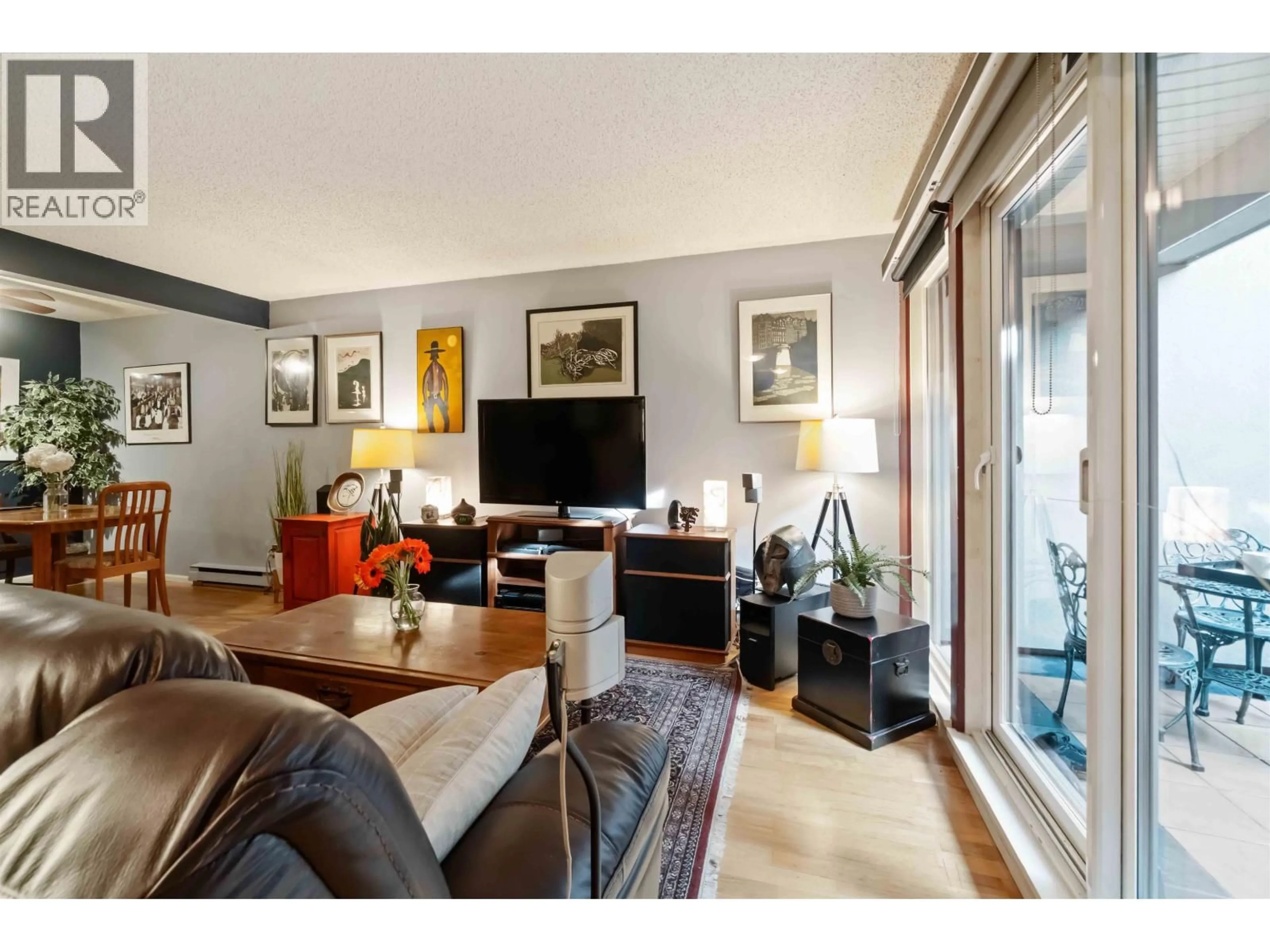 Living room with furniture, wood/laminate floor for 1305 8TH AVENUE, Vancouver British Columbia V6H3W4