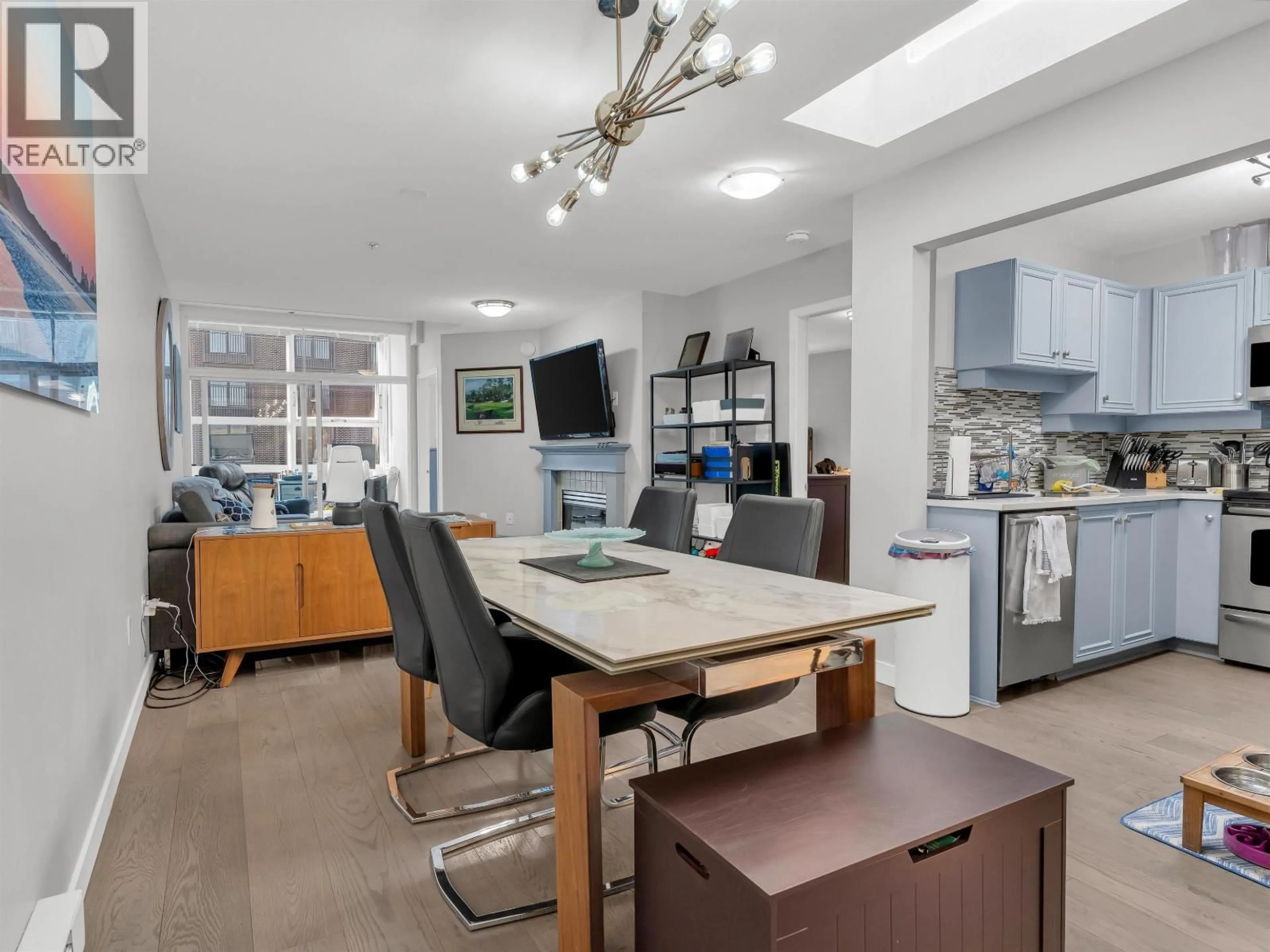 Unknown for 403 - 2929 4TH AVENUE, Vancouver British Columbia V6K4T3