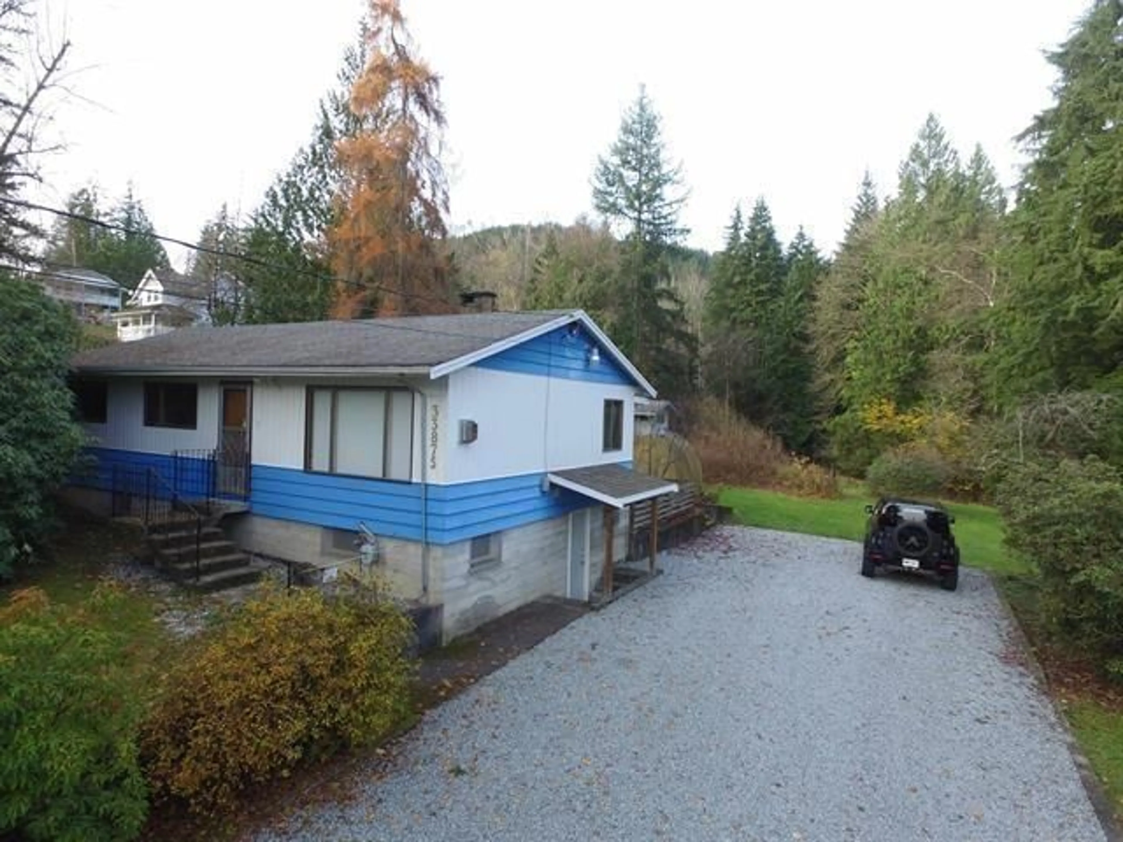 A pic from outside/outdoor area/front of a property/back of a property/a pic from drone, unknown for 33875 RICHARDS, Mission British Columbia V2V7E3