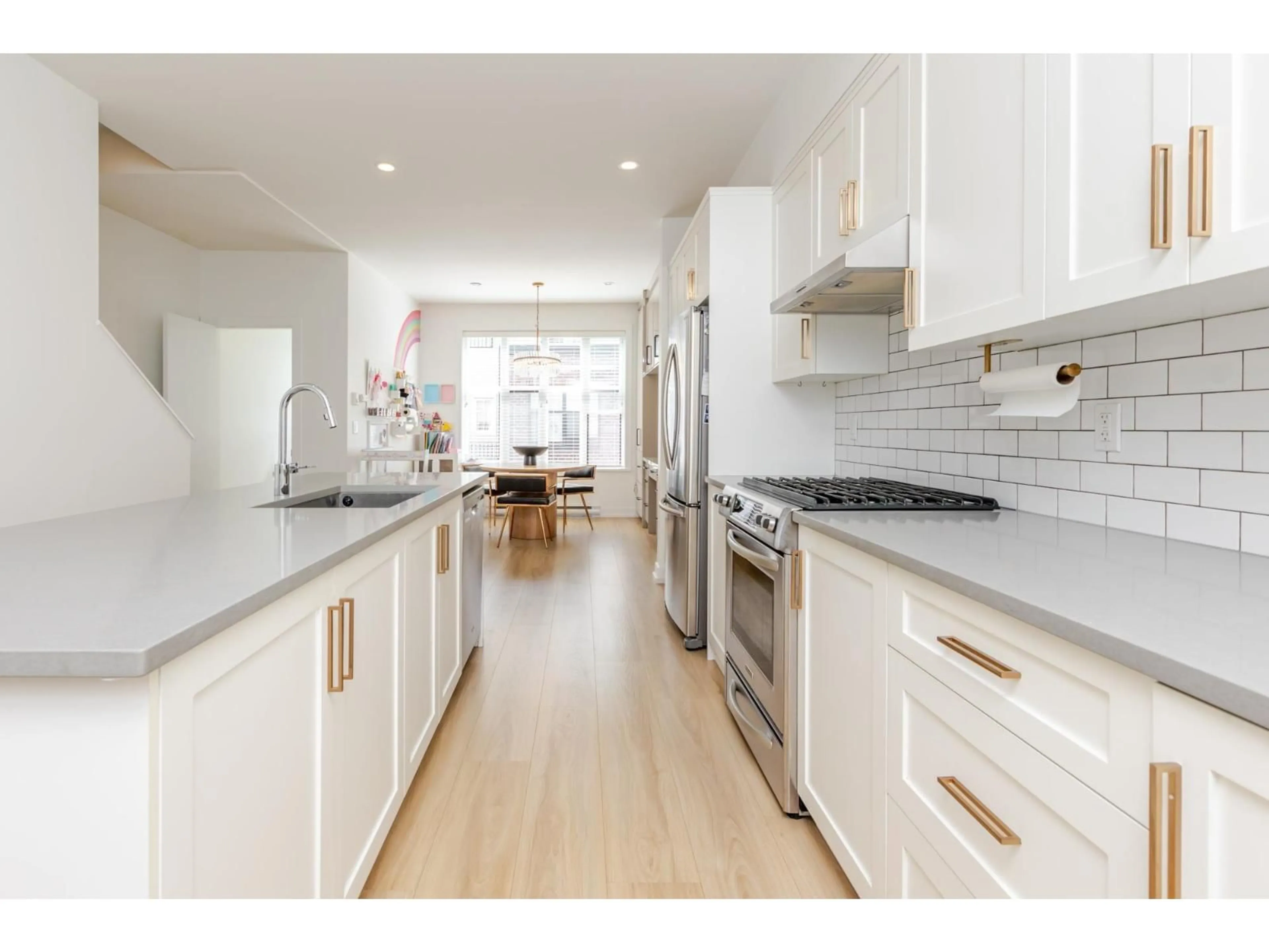 Open concept kitchen, unknown for 11 - 15588 32ND, Surrey British Columbia V3Z0G3