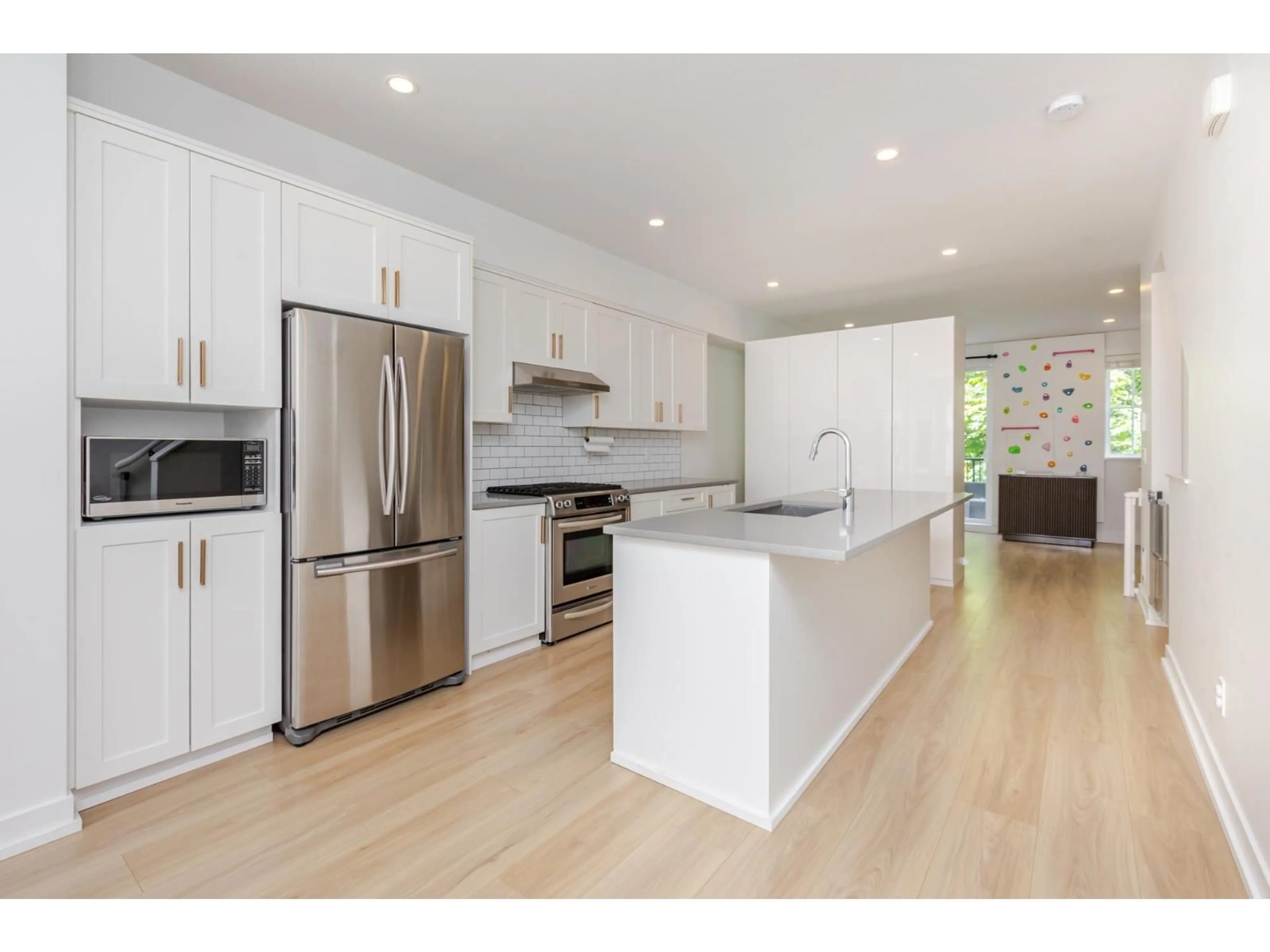 Open concept kitchen, wood/laminate floor for 11 - 15588 32ND, Surrey British Columbia V3Z0G3