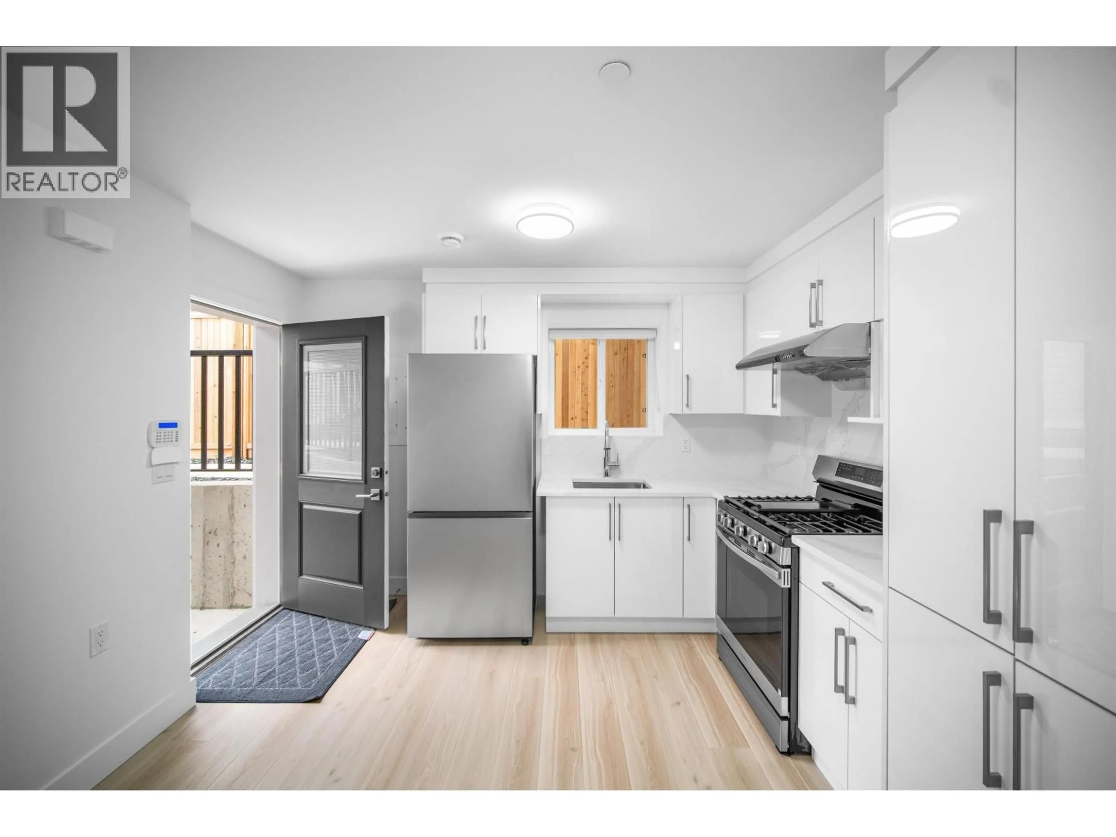 Standard kitchen, unknown for 2074 50TH AVENUE, Vancouver British Columbia V5P1V3