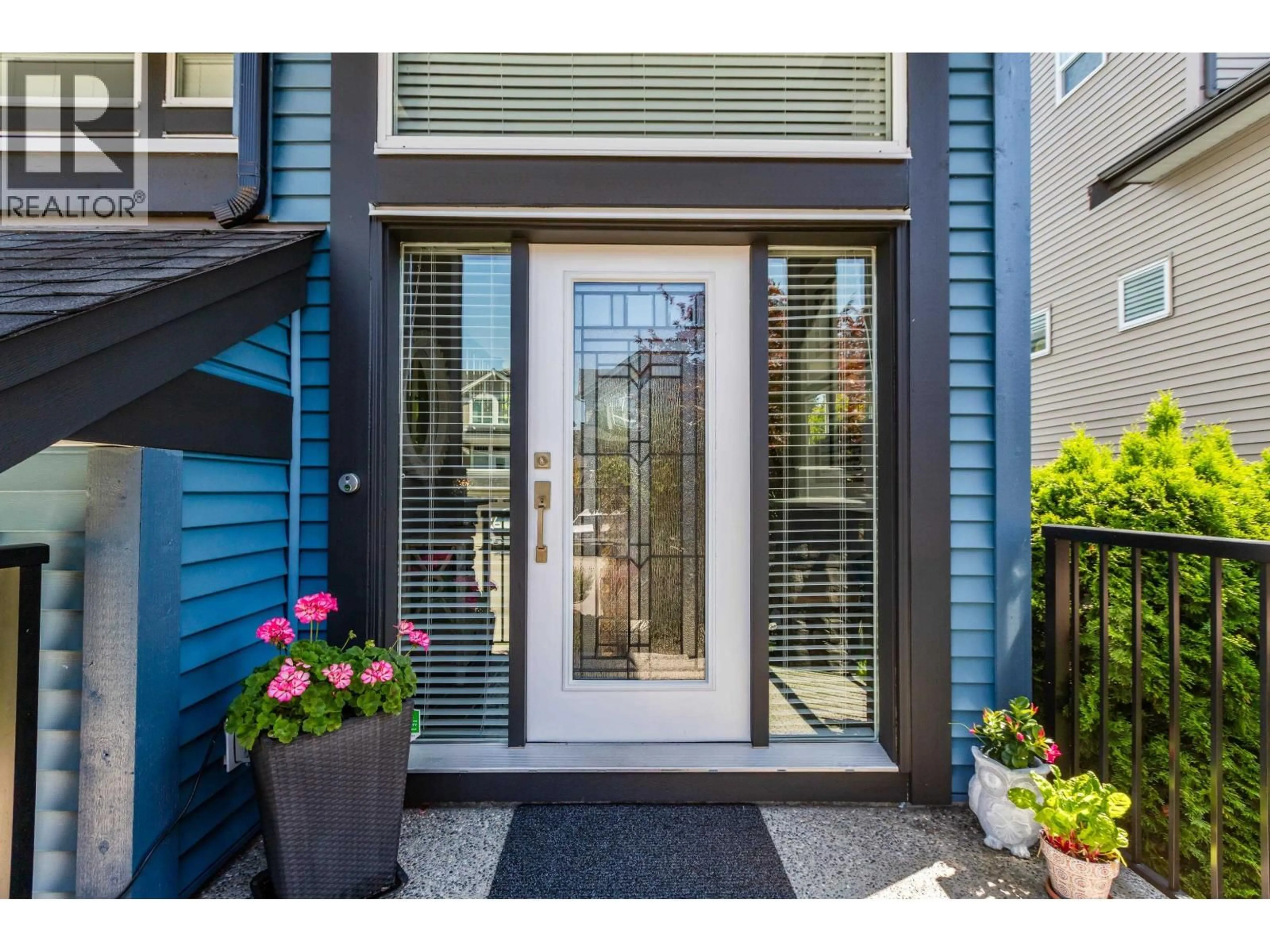 Indoor entryway for 10302 WYNNYK WAY, Maple Ridge British Columbia V2W1G3