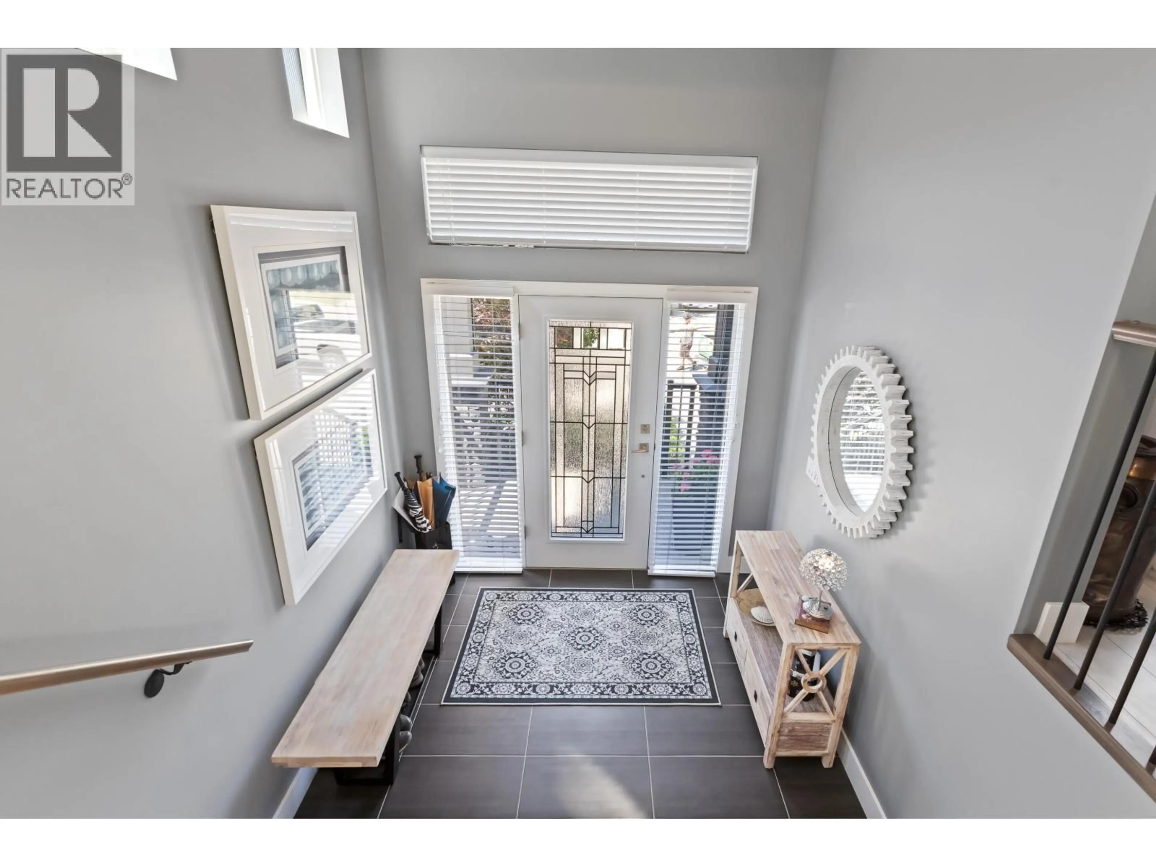 Indoor entryway for 10302 WYNNYK WAY, Maple Ridge British Columbia V2W1G3