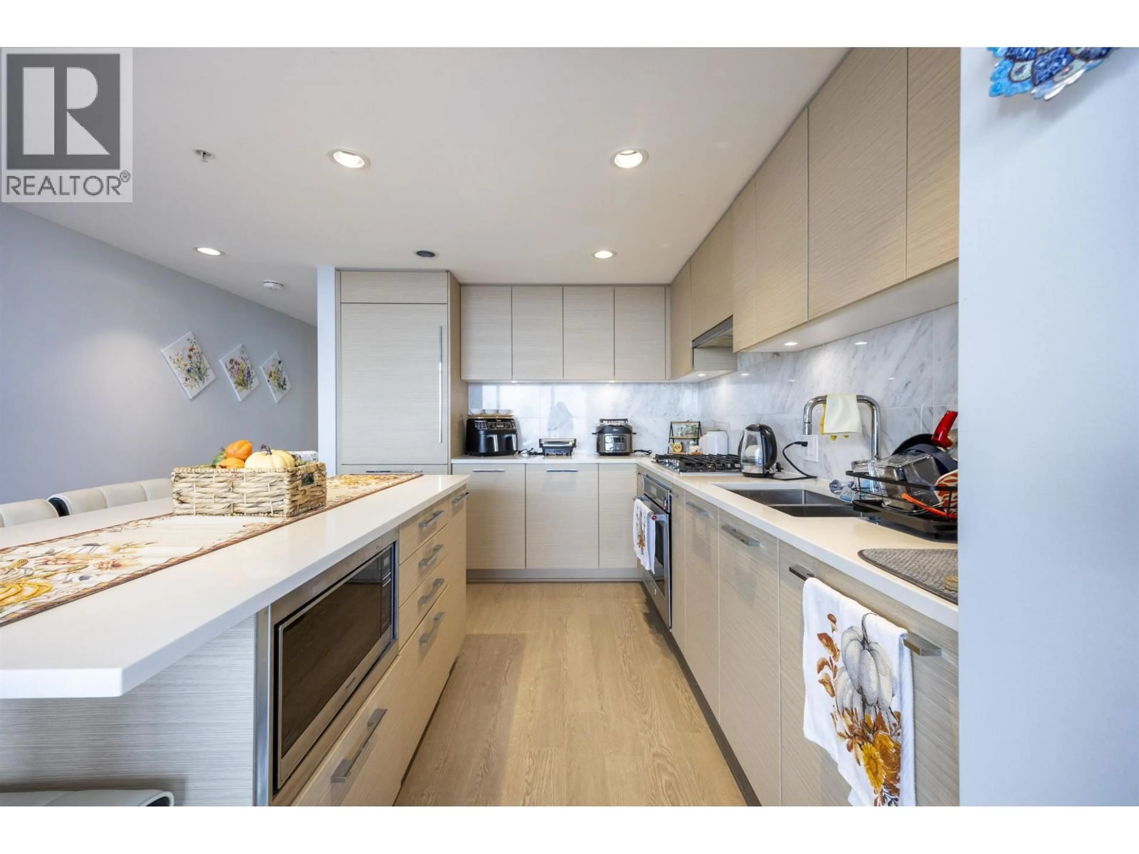 Contemporary kitchen, unknown for 3006 - 6700 DUNBLANE AVENUE, Burnaby British Columbia V5H0J3