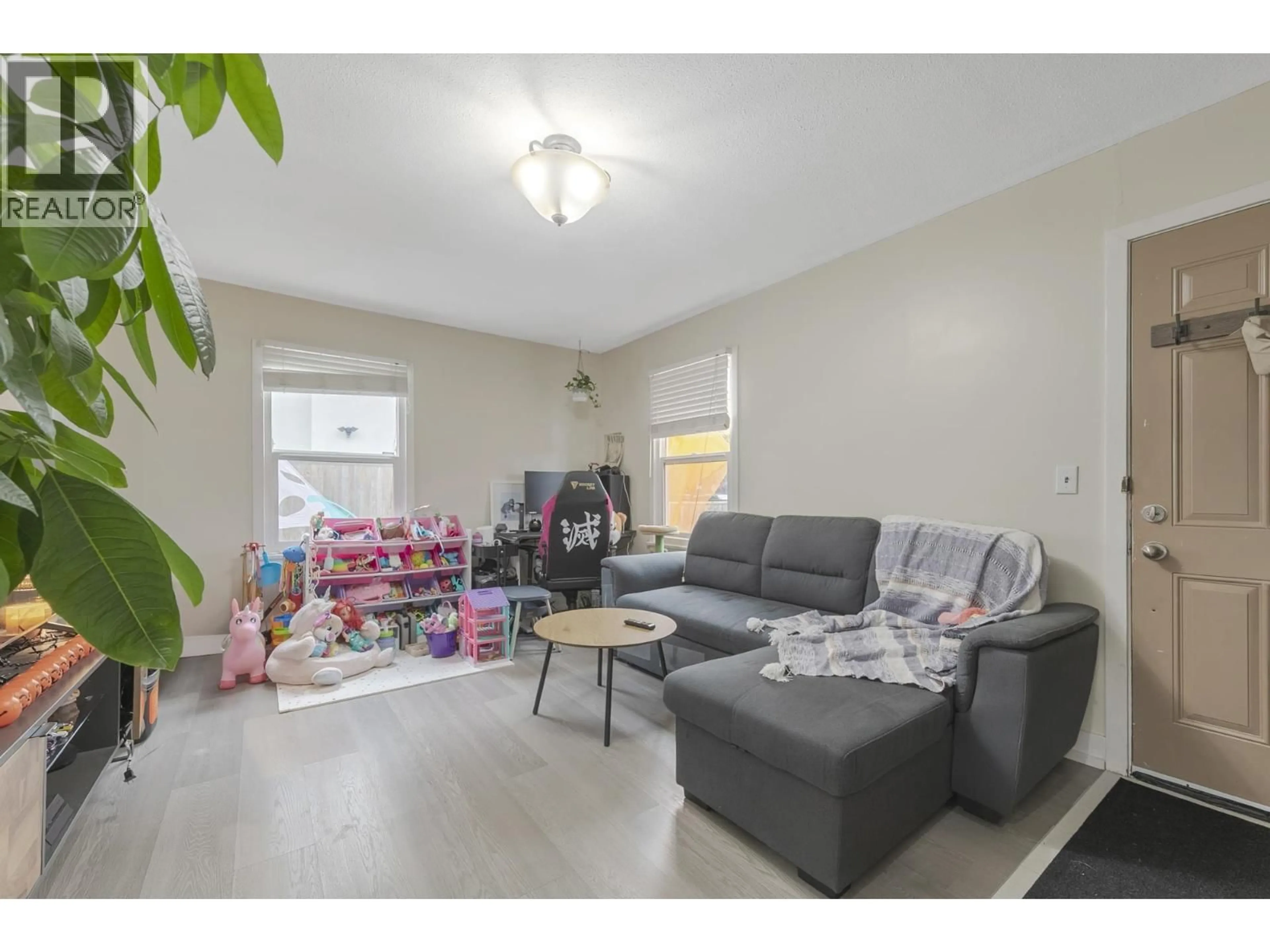 Living room with furniture, unknown for 2251 WELLINGTON CRESCENT, Richmond British Columbia V7B1G9