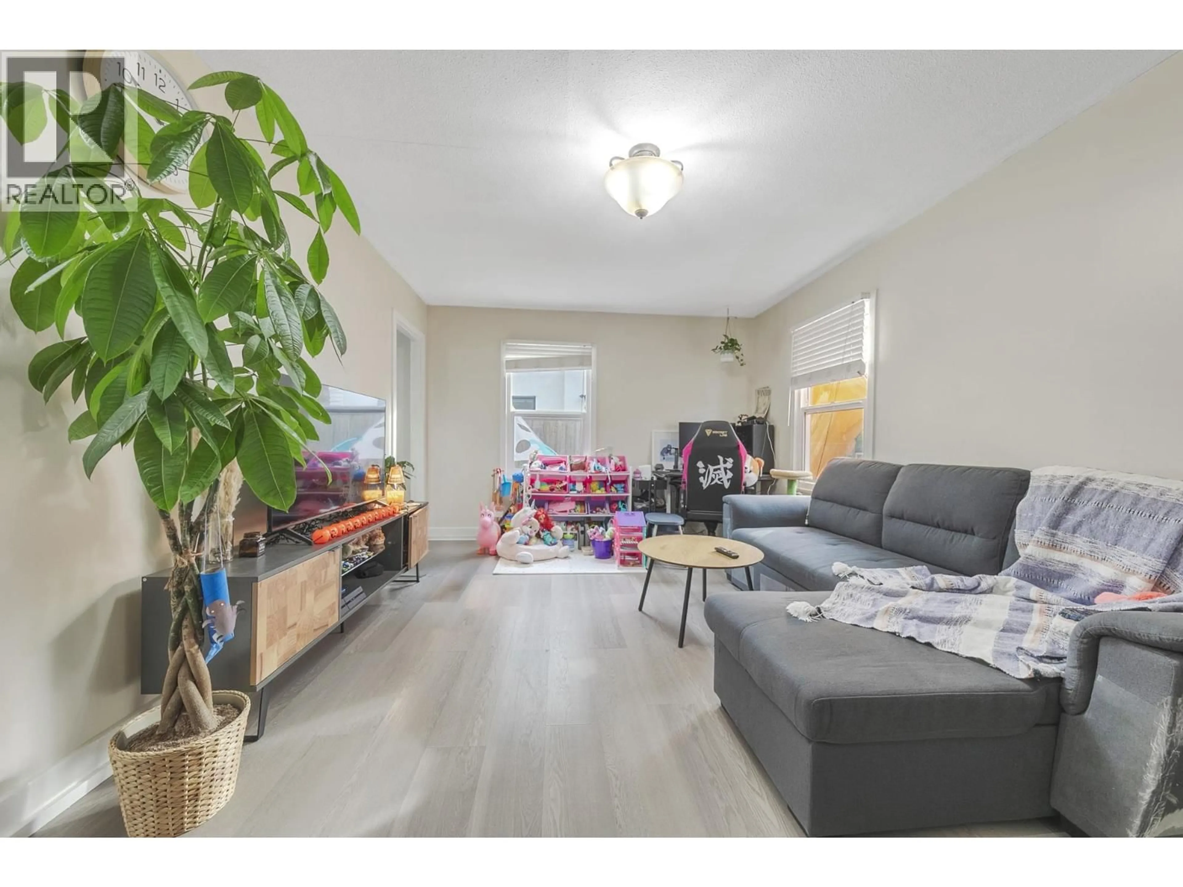 Living room with furniture, unknown for 2251 WELLINGTON CRESCENT, Richmond British Columbia V7B1G9