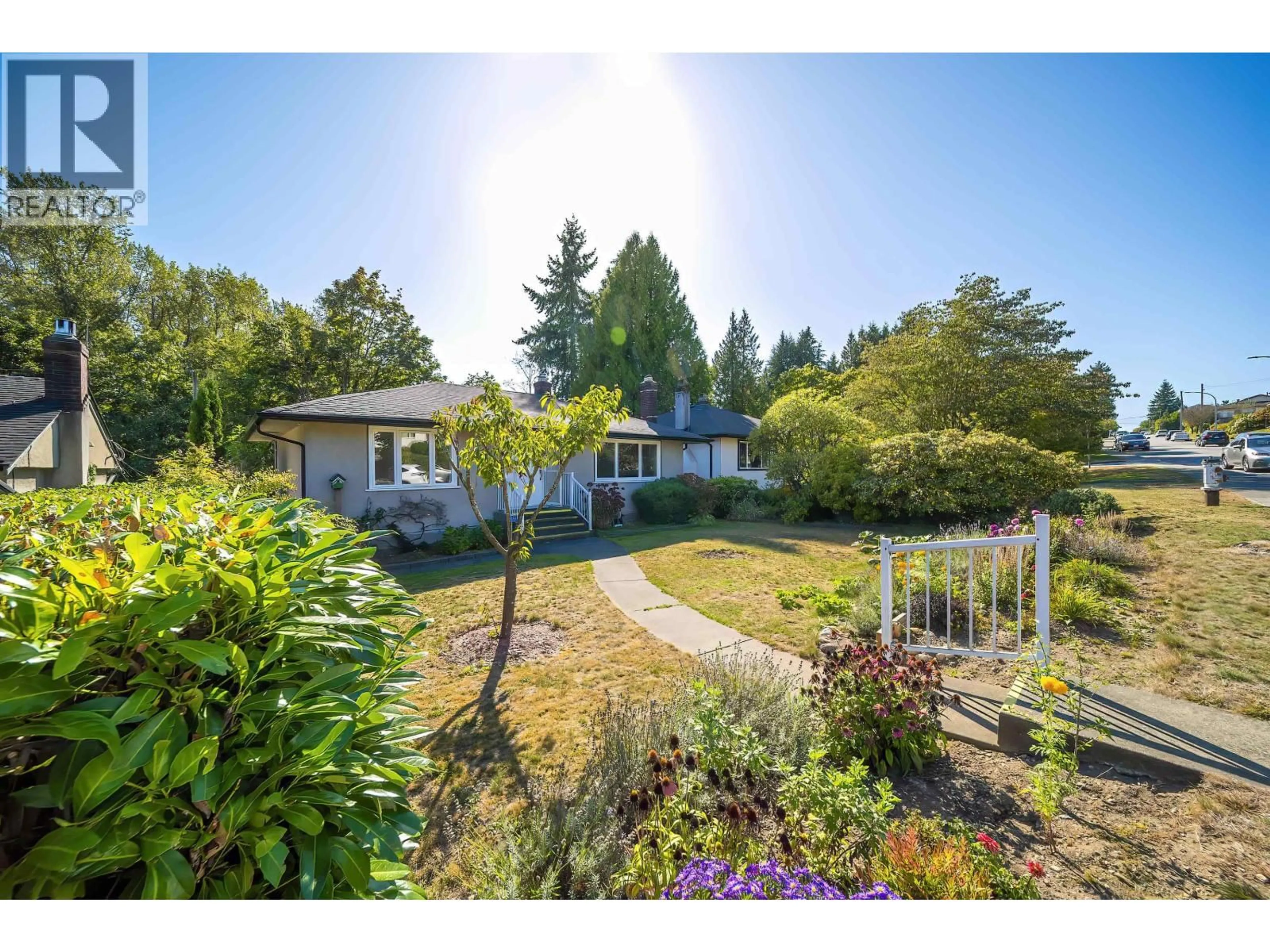 A pic from outside/outdoor area/front of a property/back of a property/a pic from drone, water/lake/river/ocean view for 6516 PORTLAND STREET, Burnaby British Columbia V5E1A2