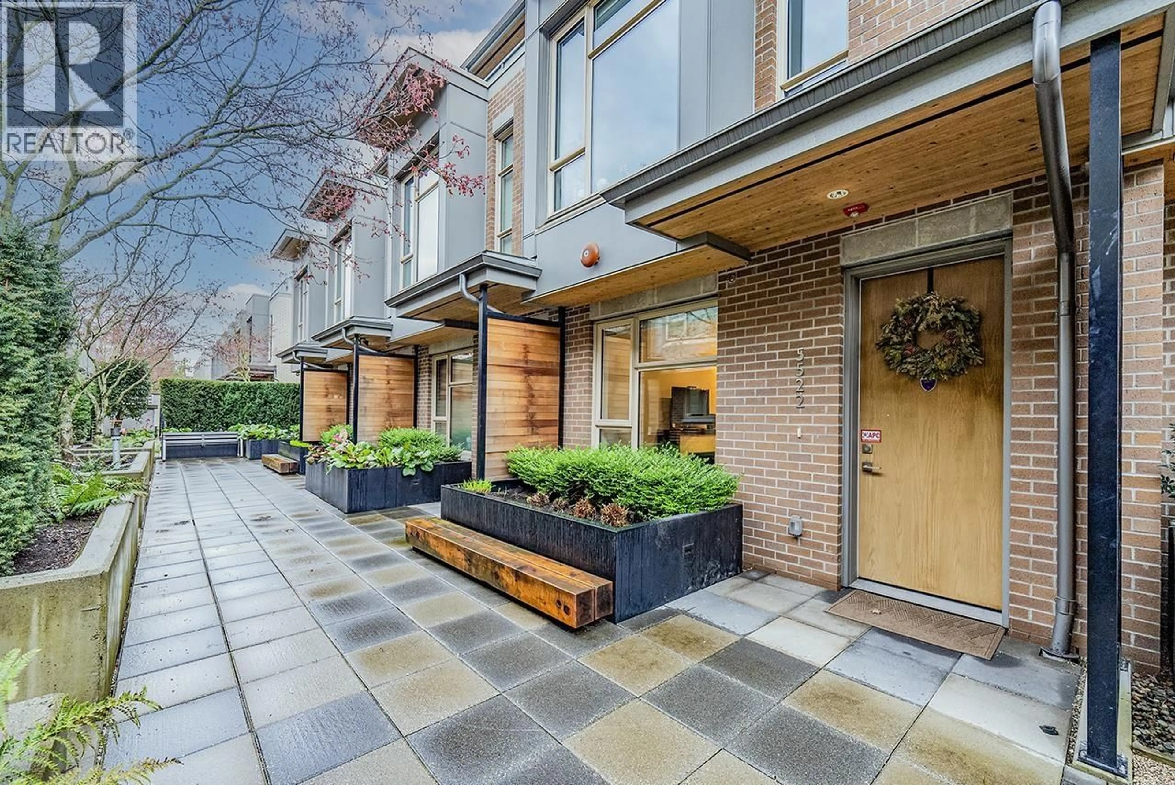 Patio, street for 5522 OAK STREET, Vancouver British Columbia V6M2V6