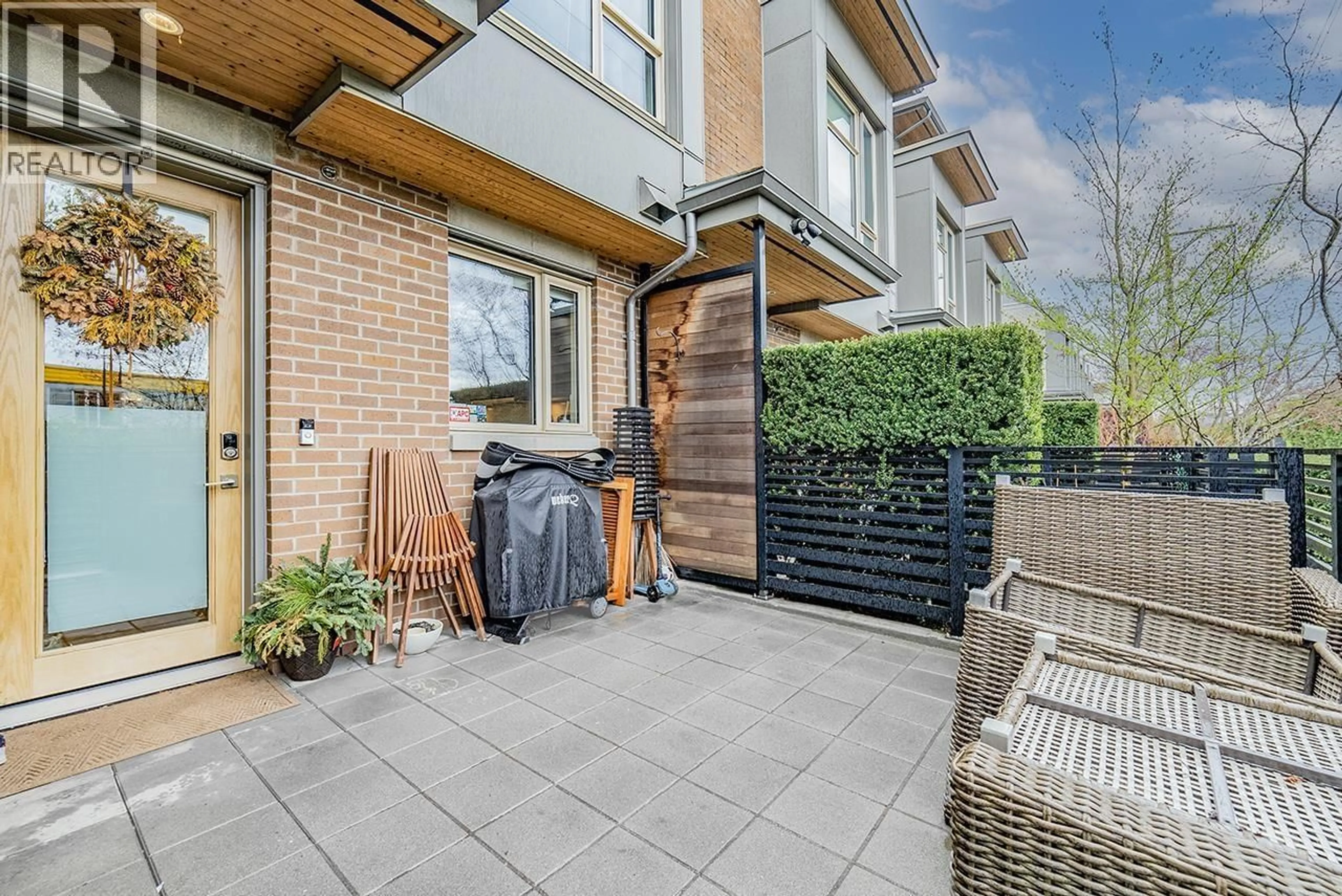 Patio, street for 5522 OAK STREET, Vancouver British Columbia V6M2V6