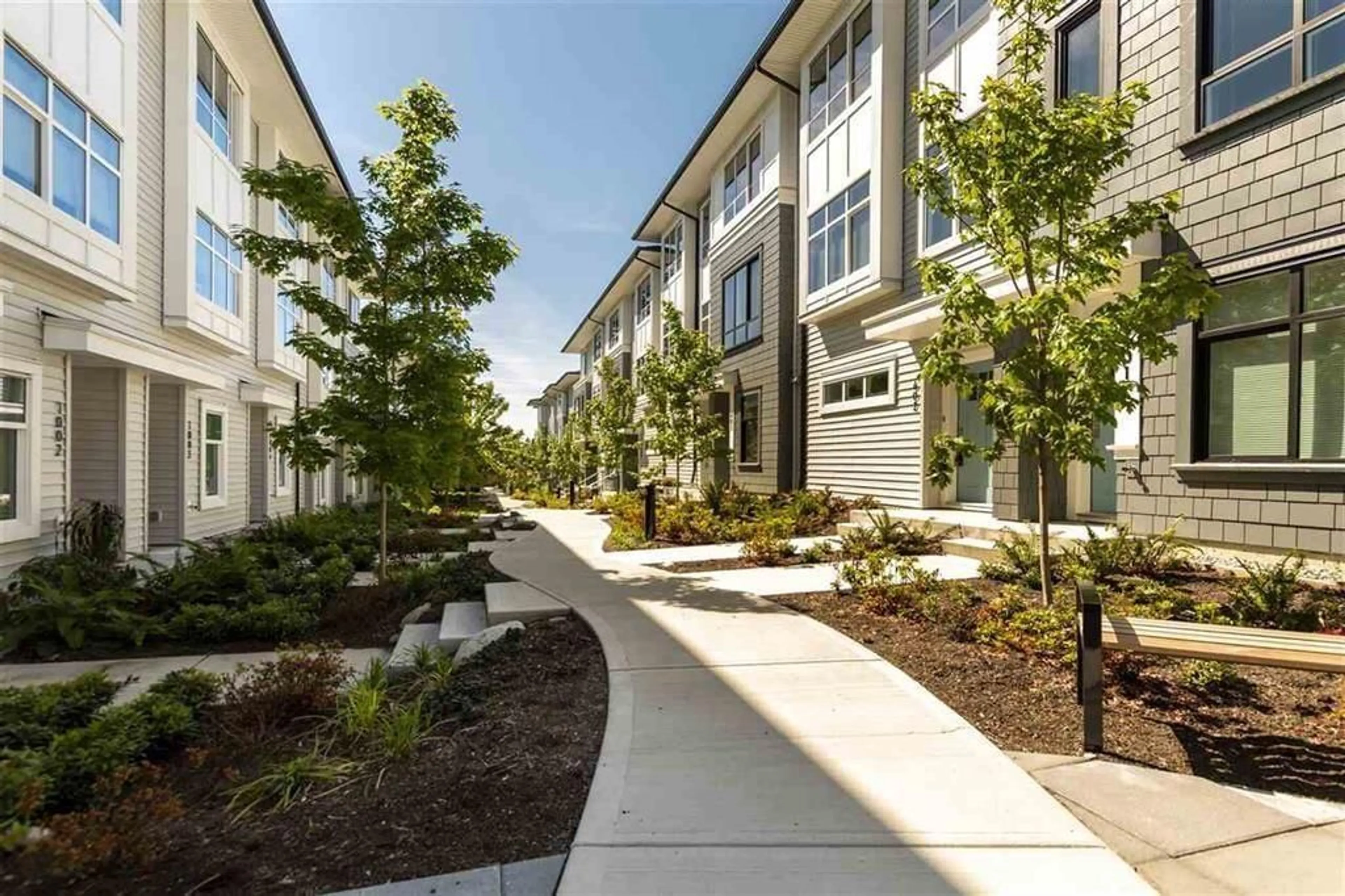 Patio, street for 603 - 18505 LAURENSEN, Surrey British Columbia V4N6R7