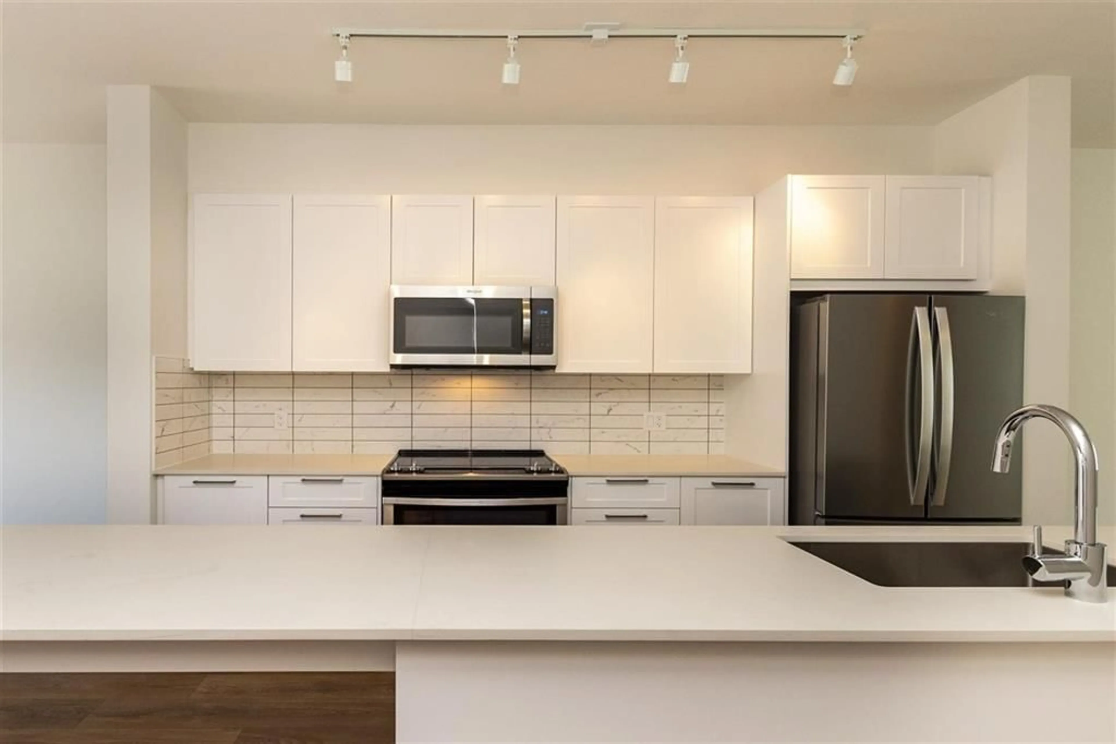 Unknown for 603 - 18505 LAURENSEN, Surrey British Columbia V4N6R7