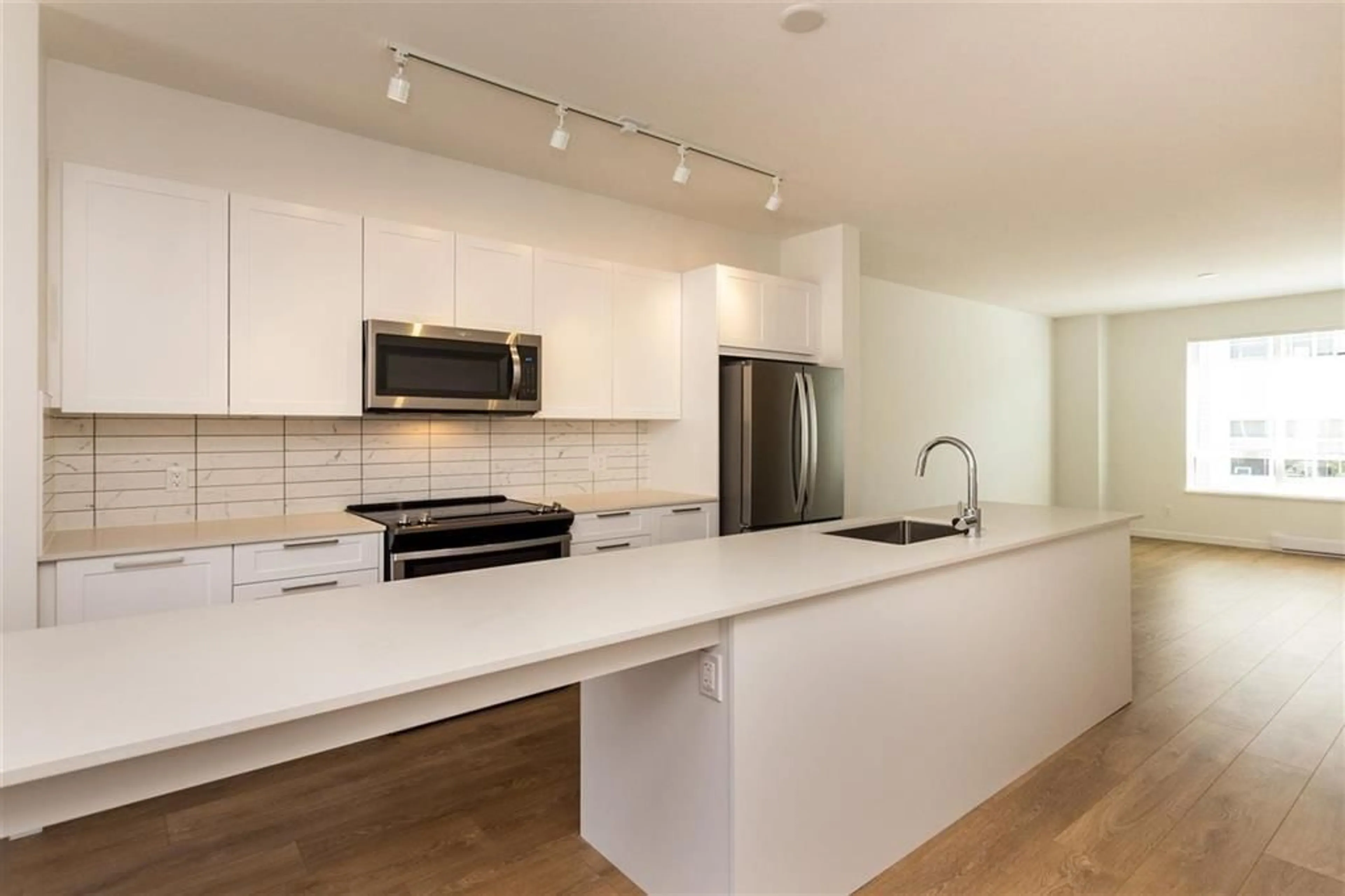 Open concept kitchen, unknown for 603 - 18505 LAURENSEN, Surrey British Columbia V4N6R7