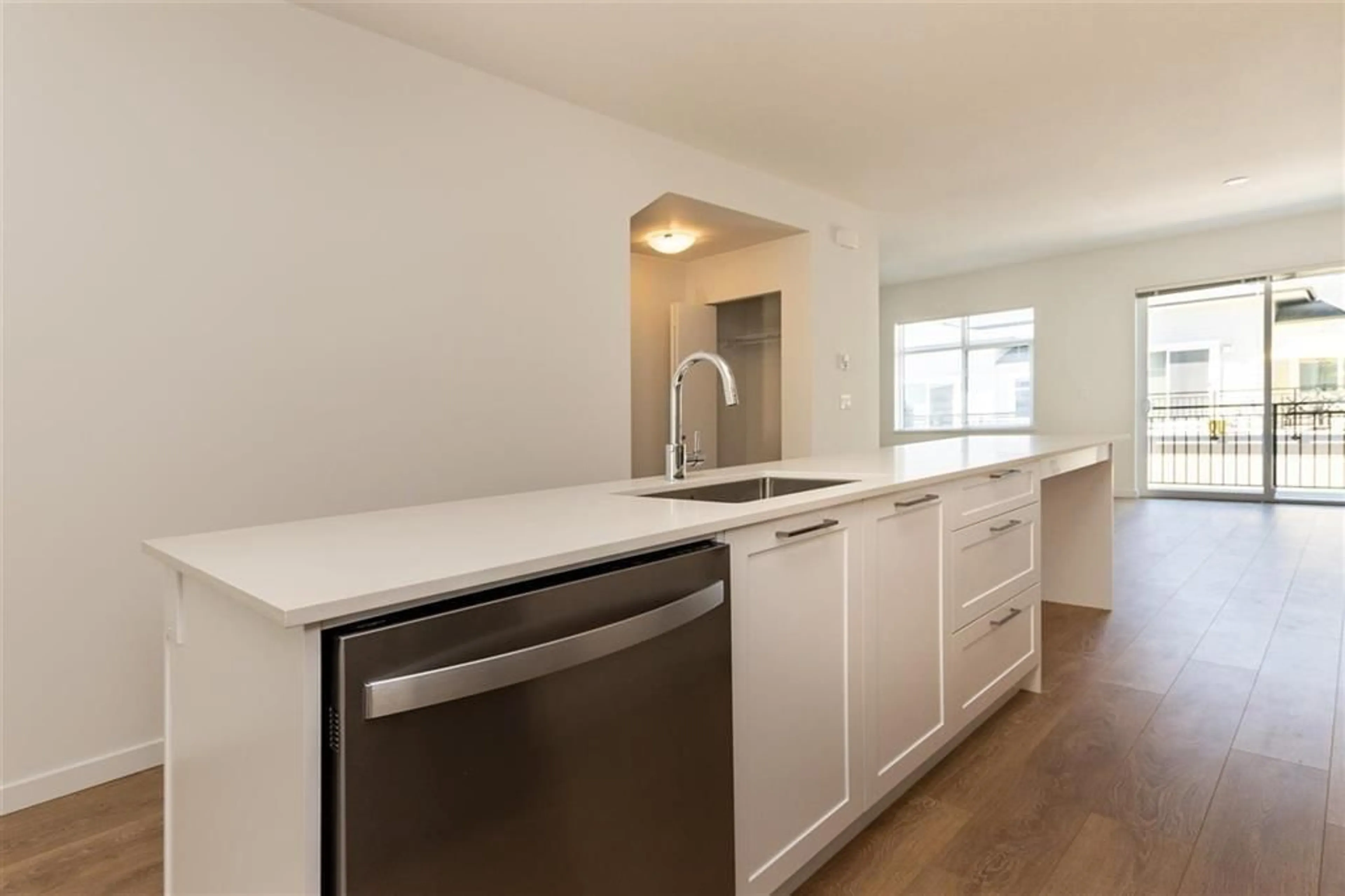 Standard kitchen, unknown for 603 - 18505 LAURENSEN, Surrey British Columbia V4N6R7