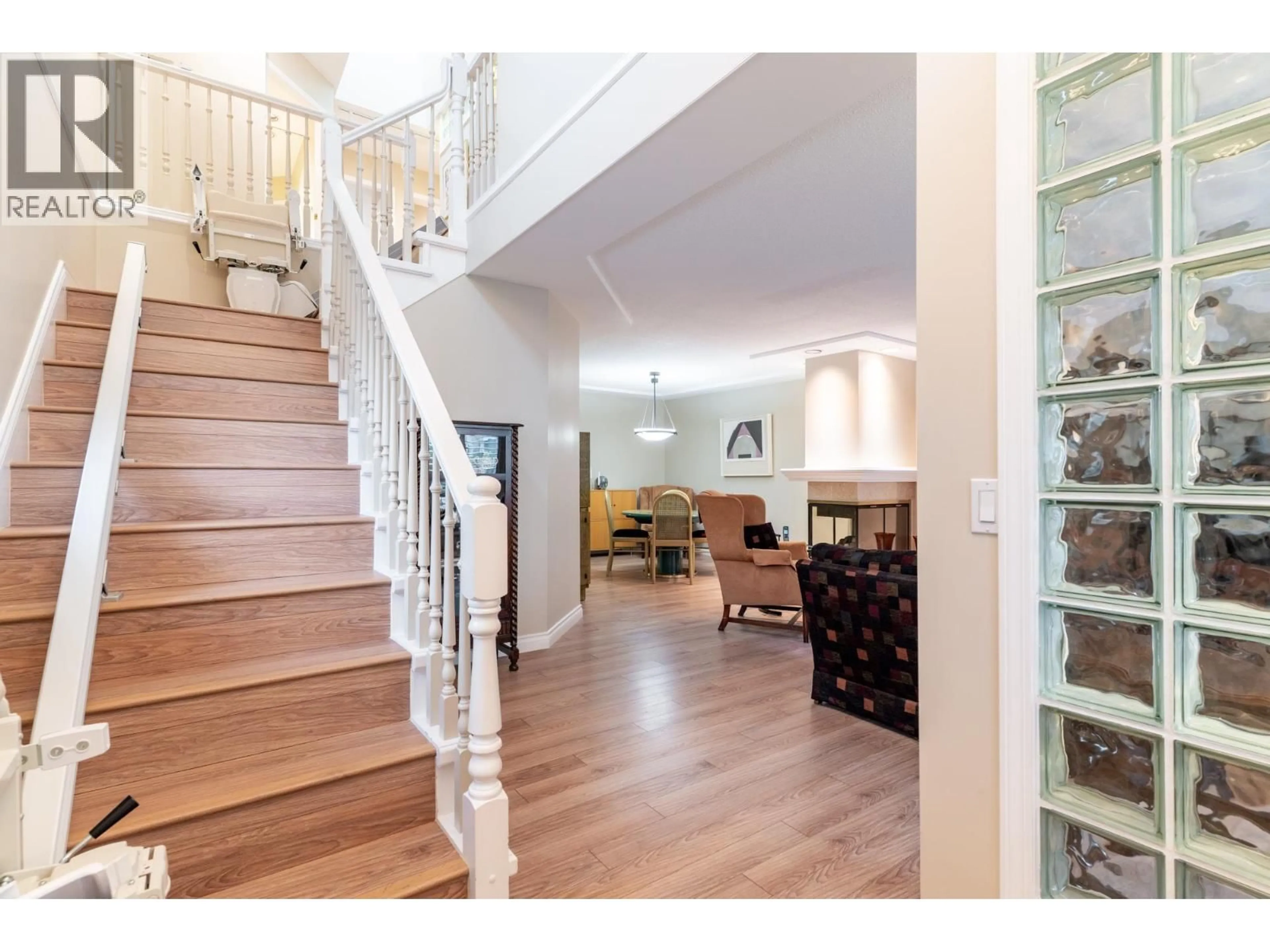 Indoor foyer for 4 - 7760 BLUNDELL ROAD, Richmond British Columbia V6Y3S9