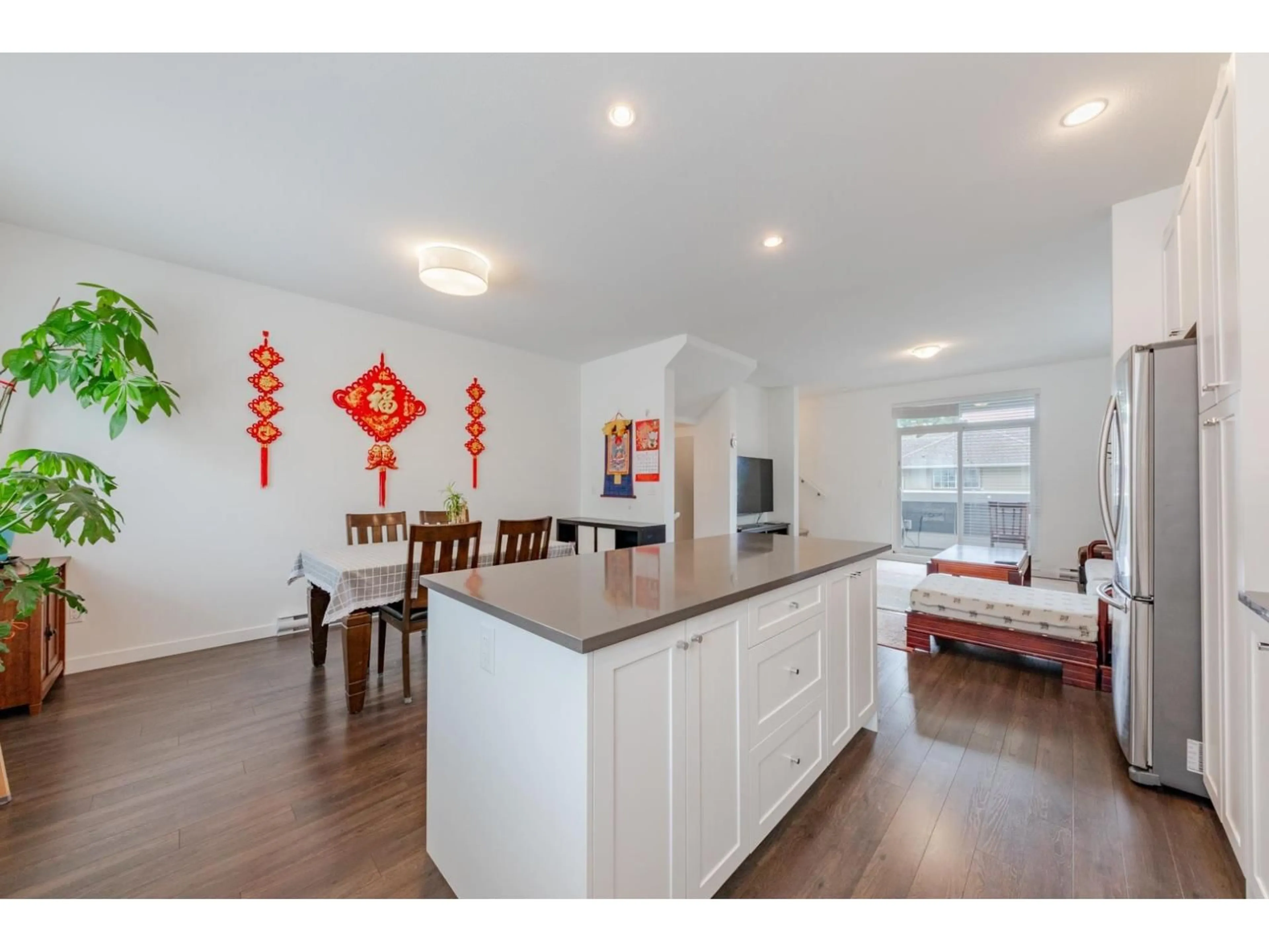 Open concept kitchen, wood/laminate floor for 28 - 16337 15, Surrey British Columbia V4A0C3