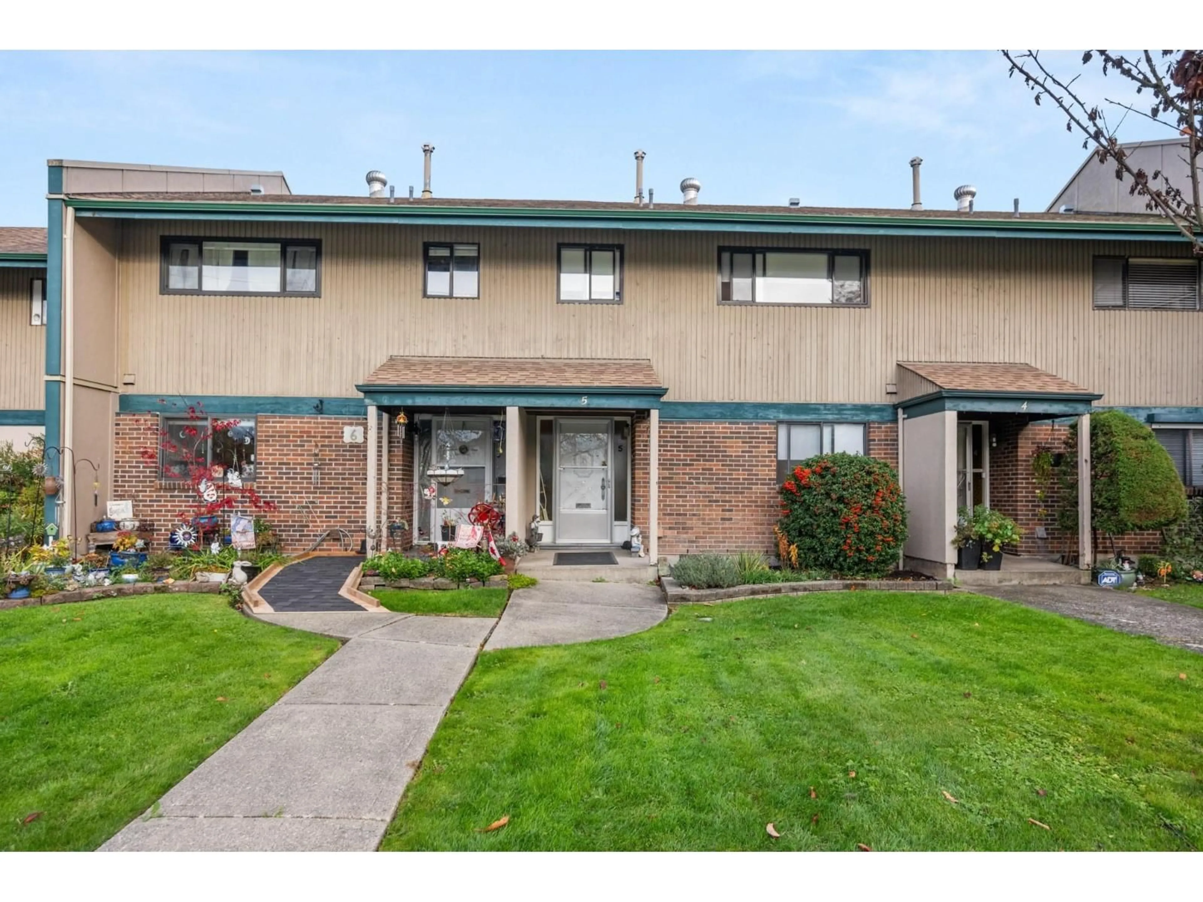 Unknown for 5 - 5850 177B, Surrey British Columbia V3S4J6