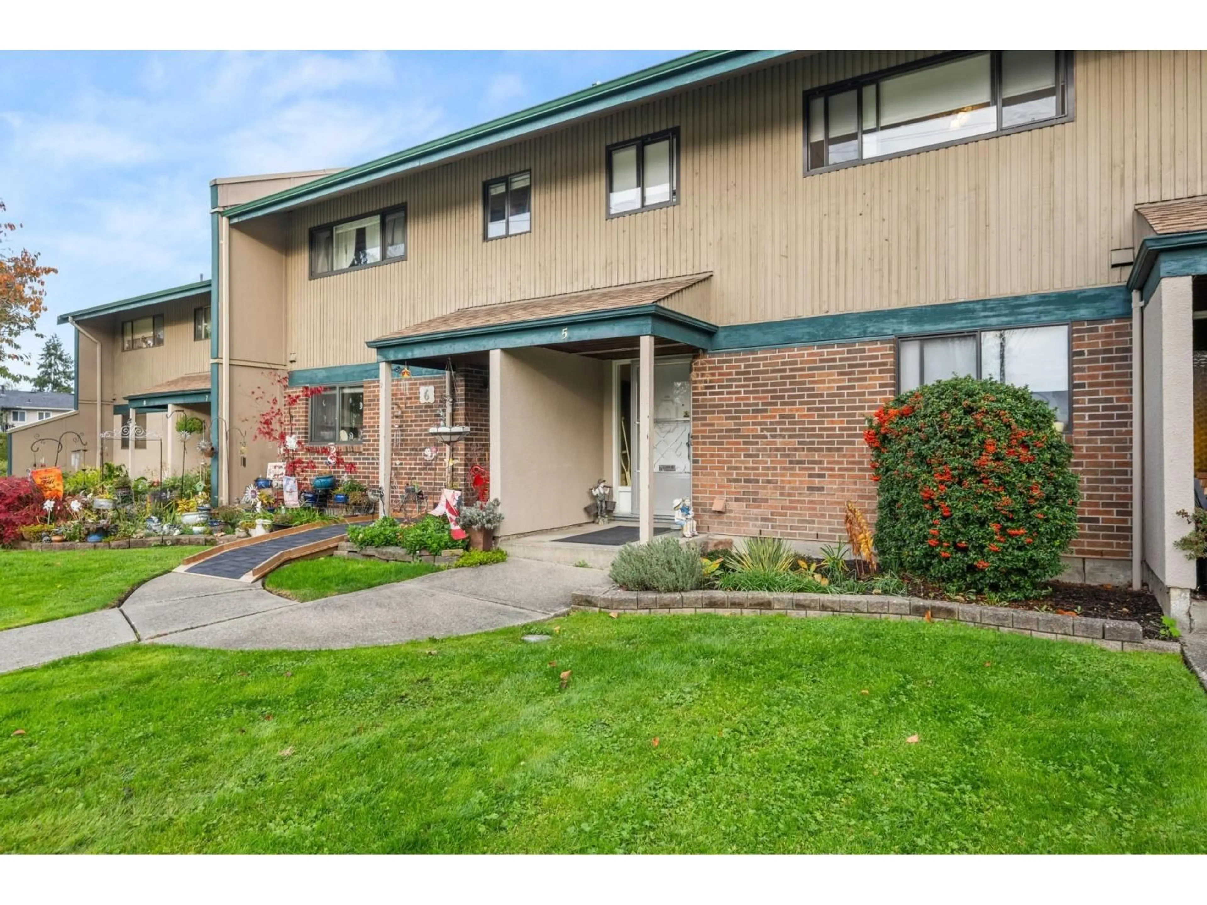 Unknown for 5 - 5850 177B, Surrey British Columbia V3S4J6